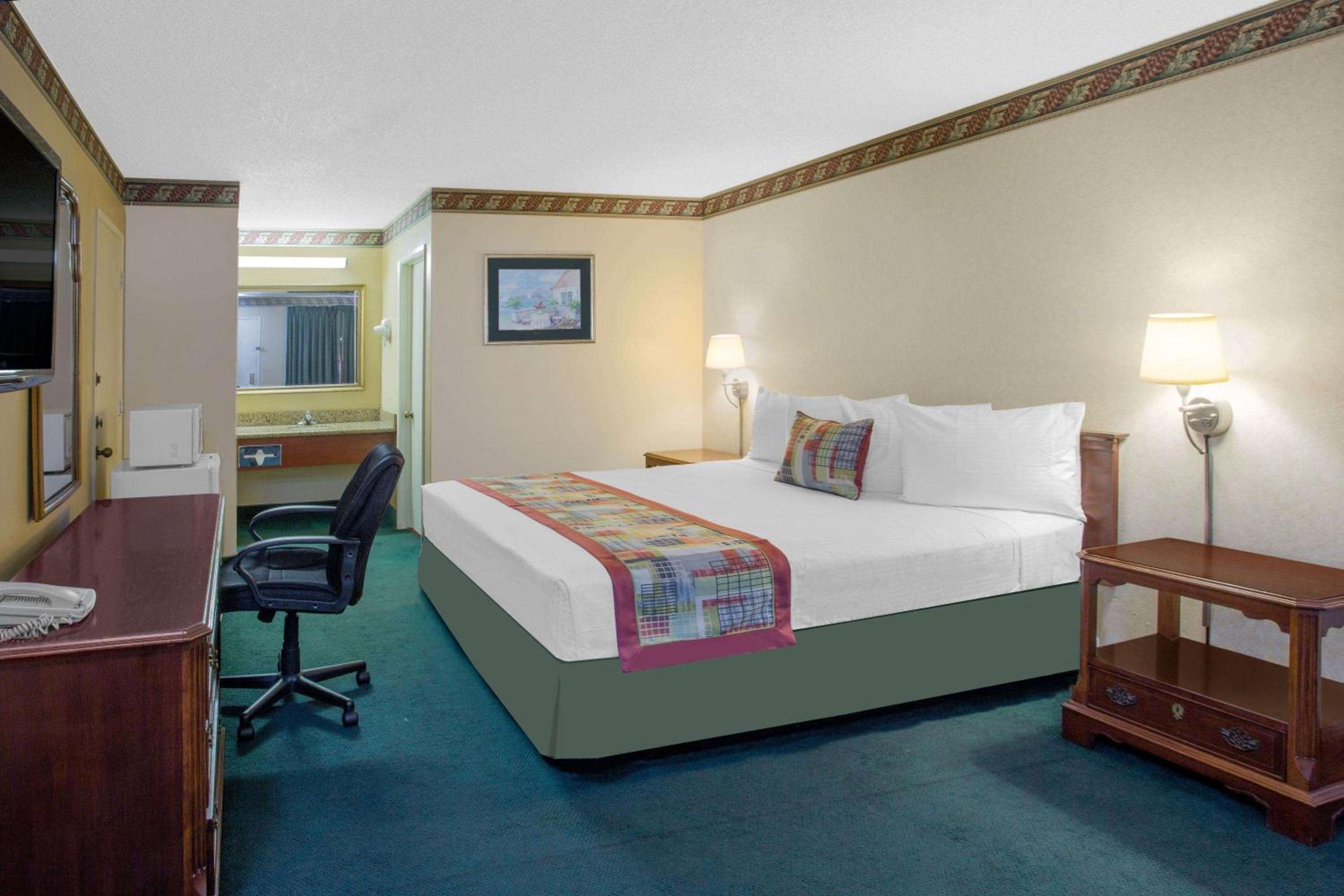 King Room - Non-Smoking photo 1