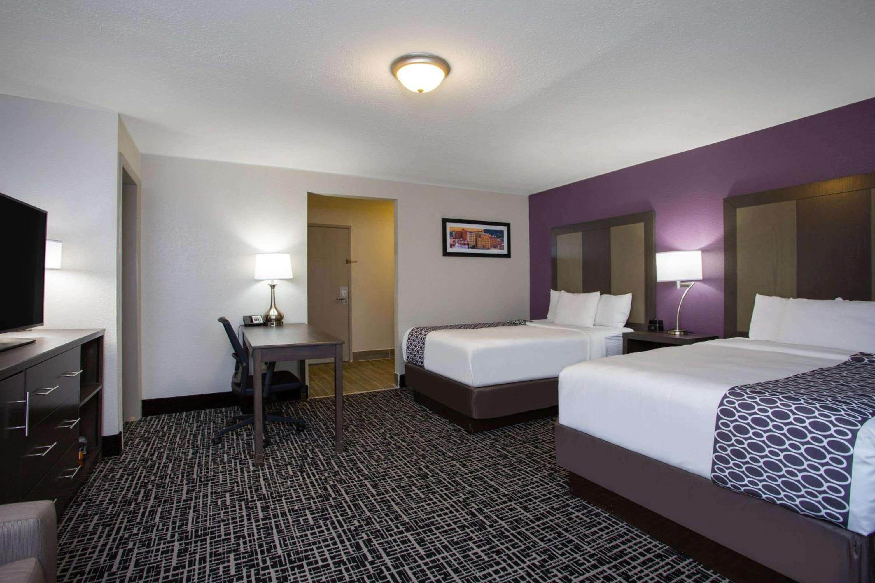 Deluxe Double Suite with Mountain View - Non-Smoking
