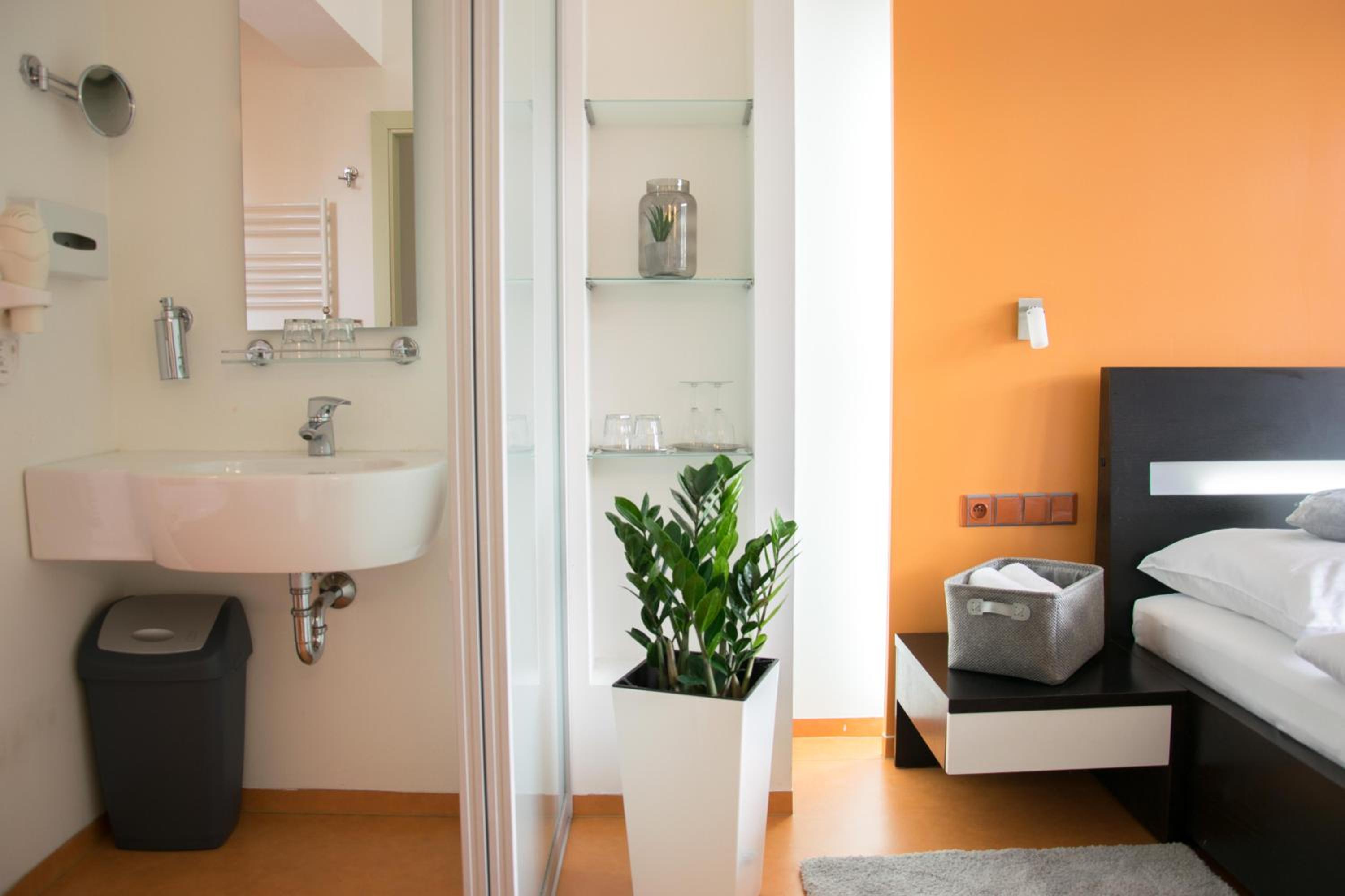 Suite with Balcony - Photo 18