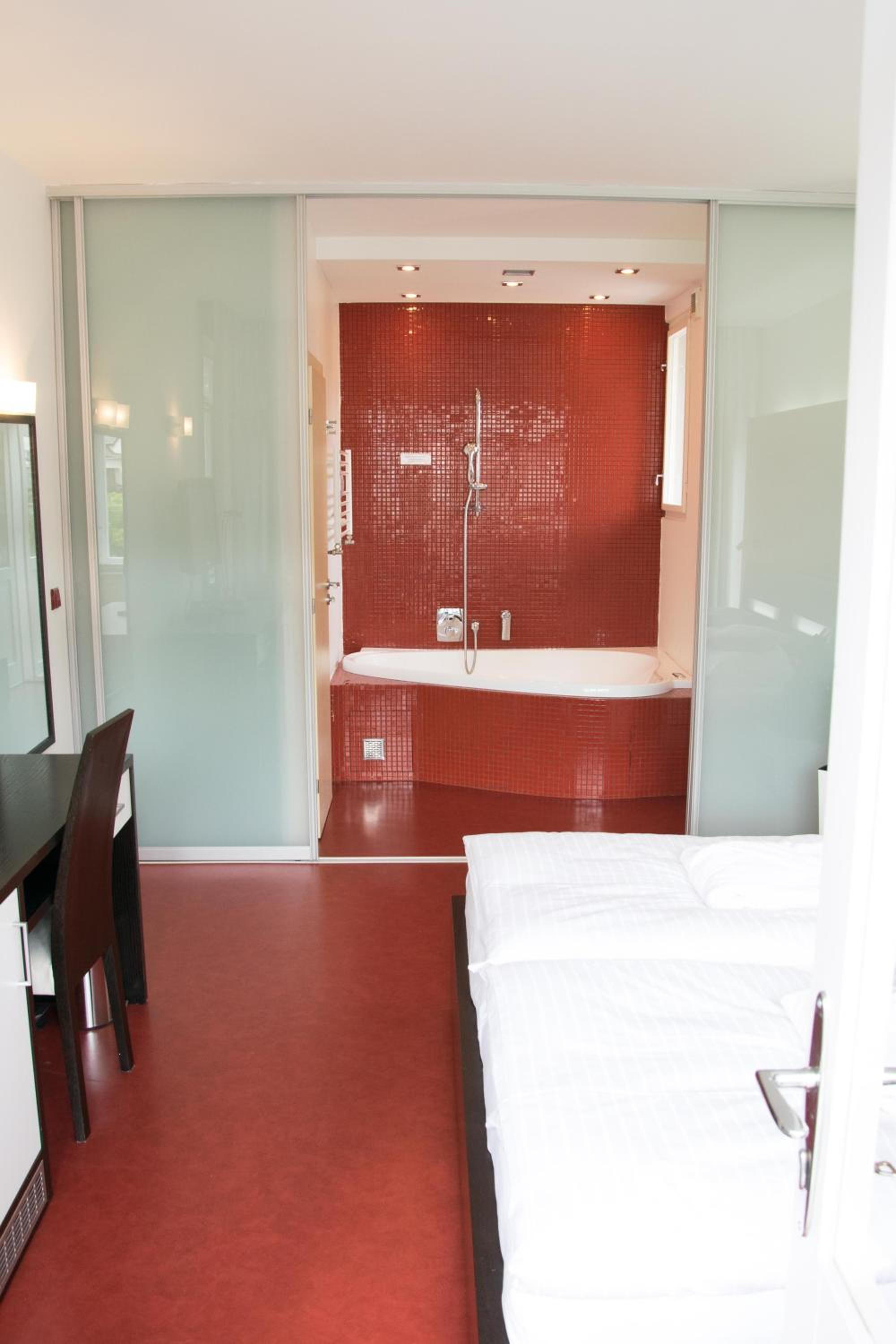 Suite with Balcony - Photo 16