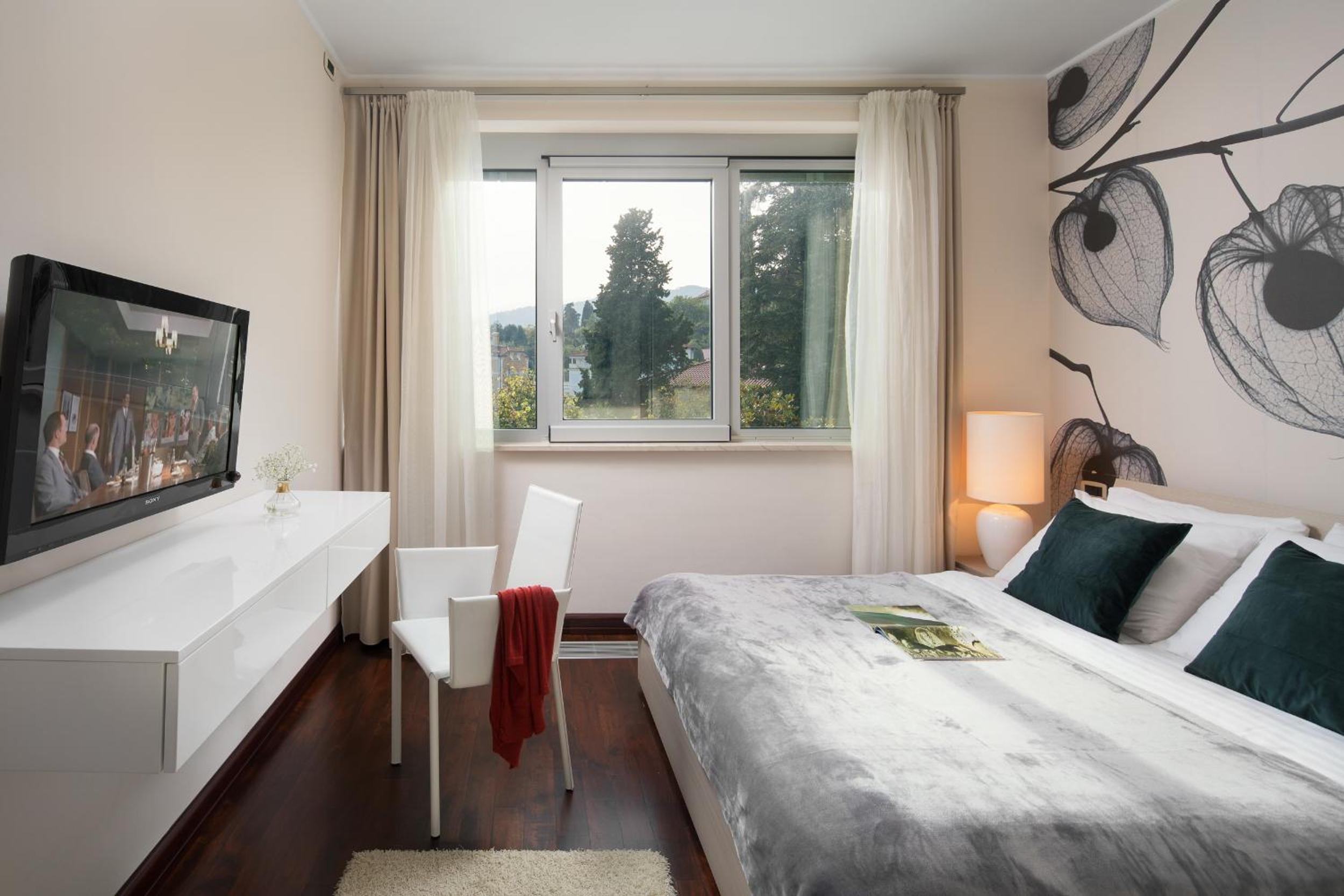 Digital Nomads Package Three-Bedroom Apartment with Sea View with Free cleaning & Laundry service