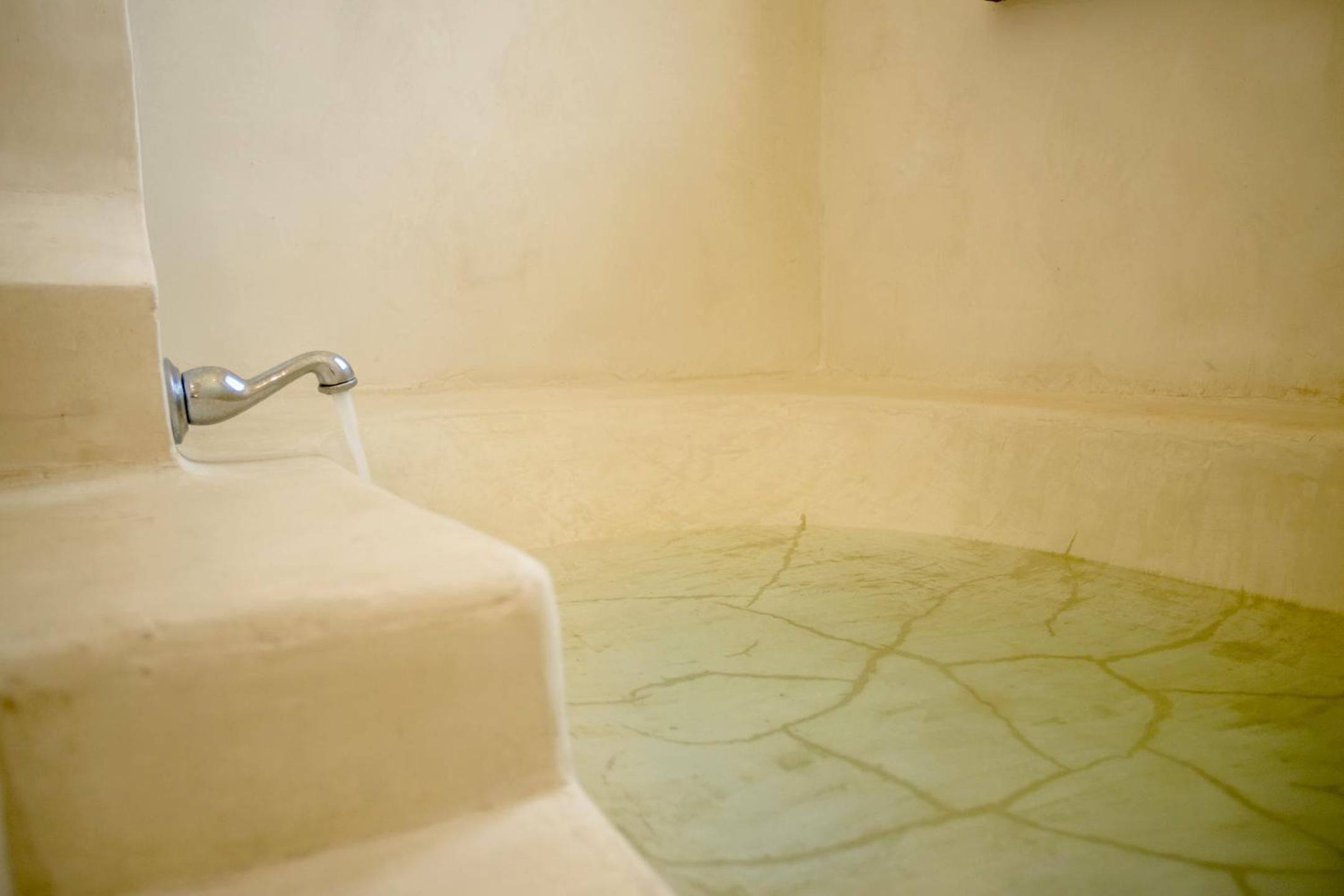 Executive Suite - Photo 38