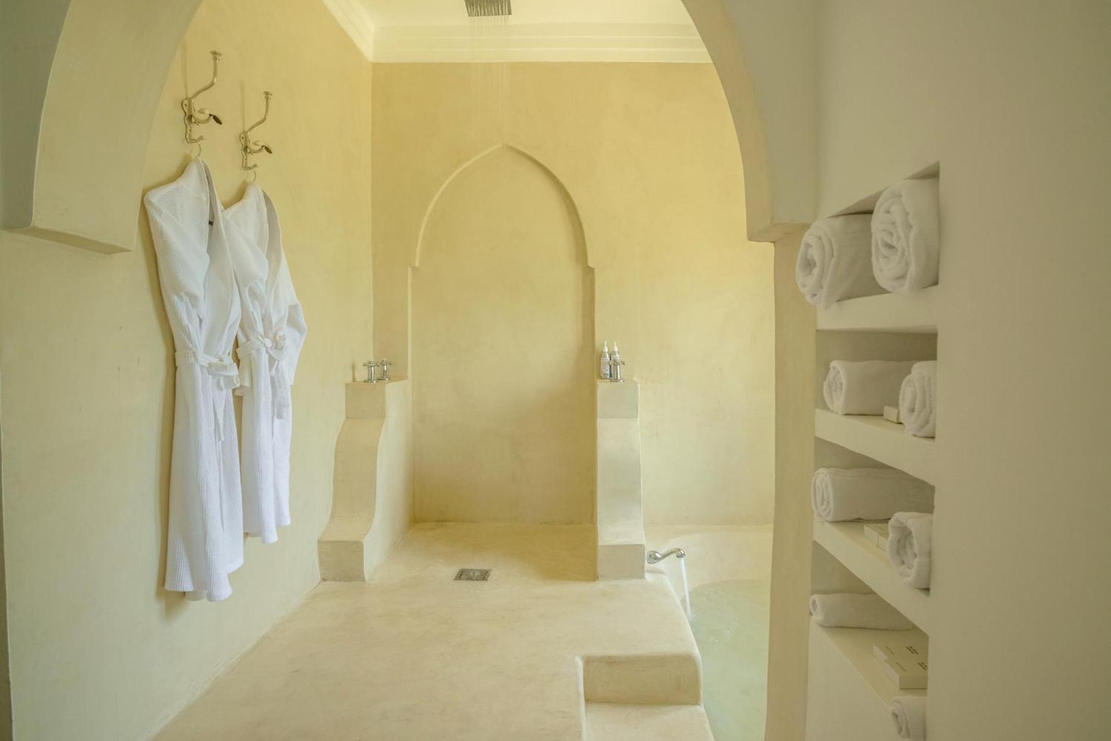 Executive Suite - Photo 36