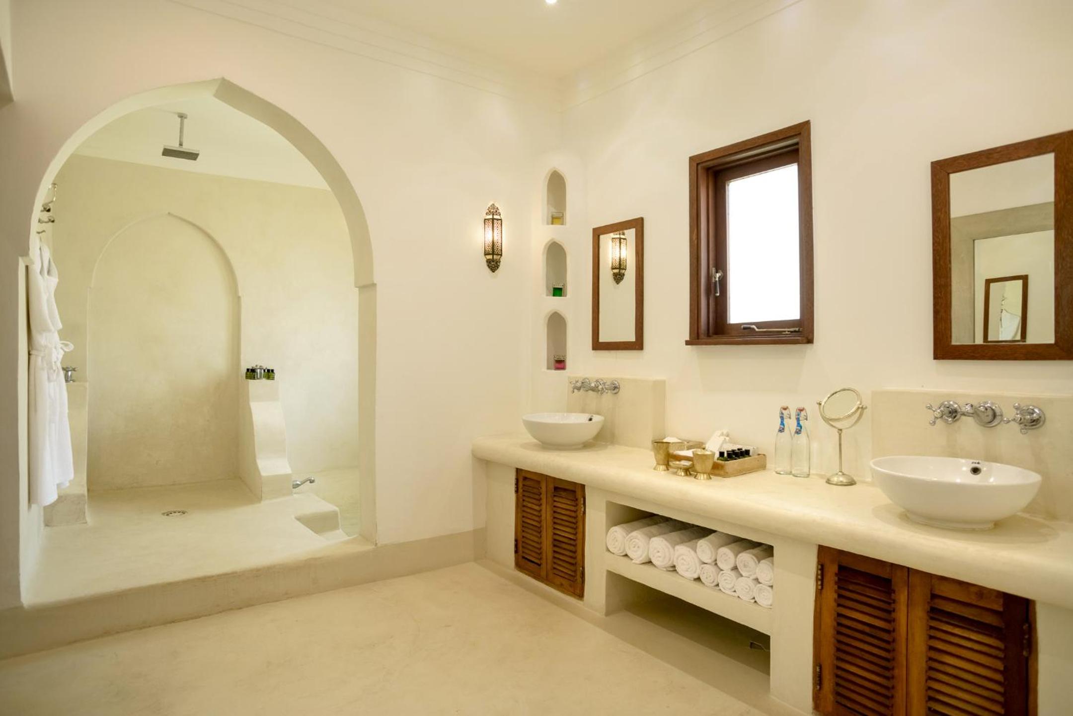 Executive Suite - Photo 35