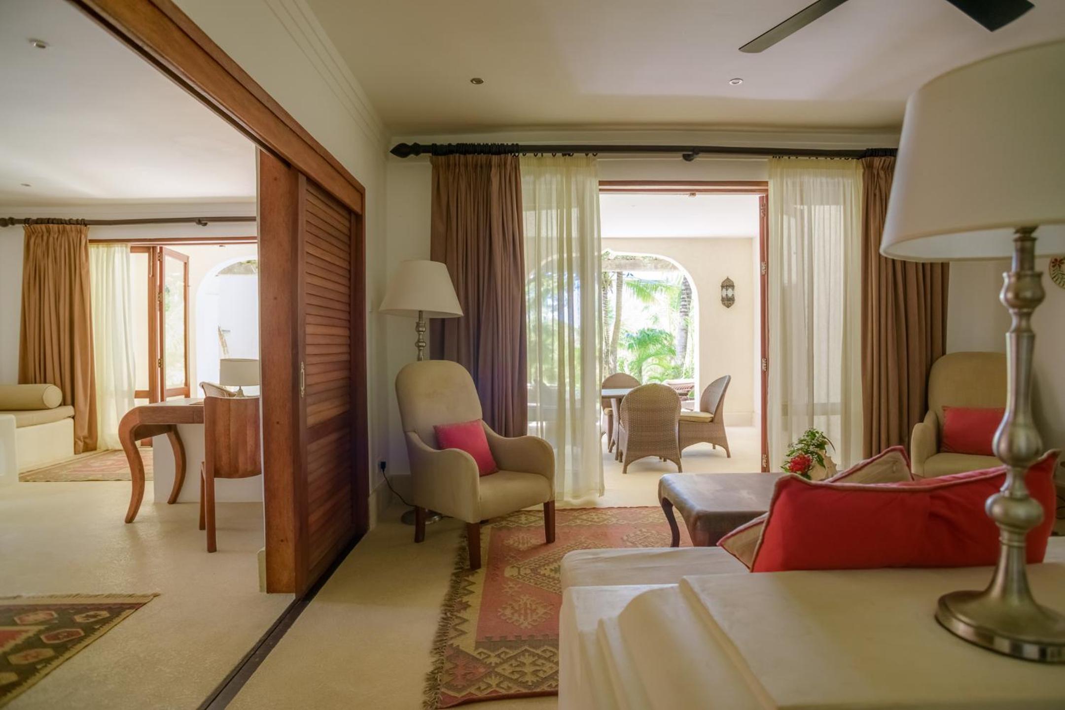 Executive Suite - Photo 2