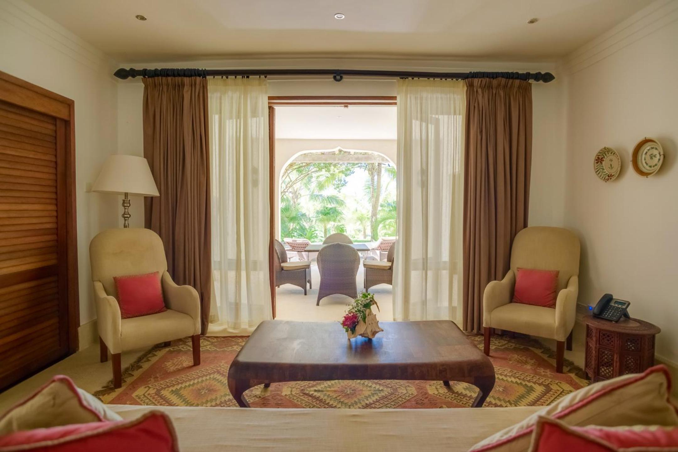 Executive Suite - Photo 4