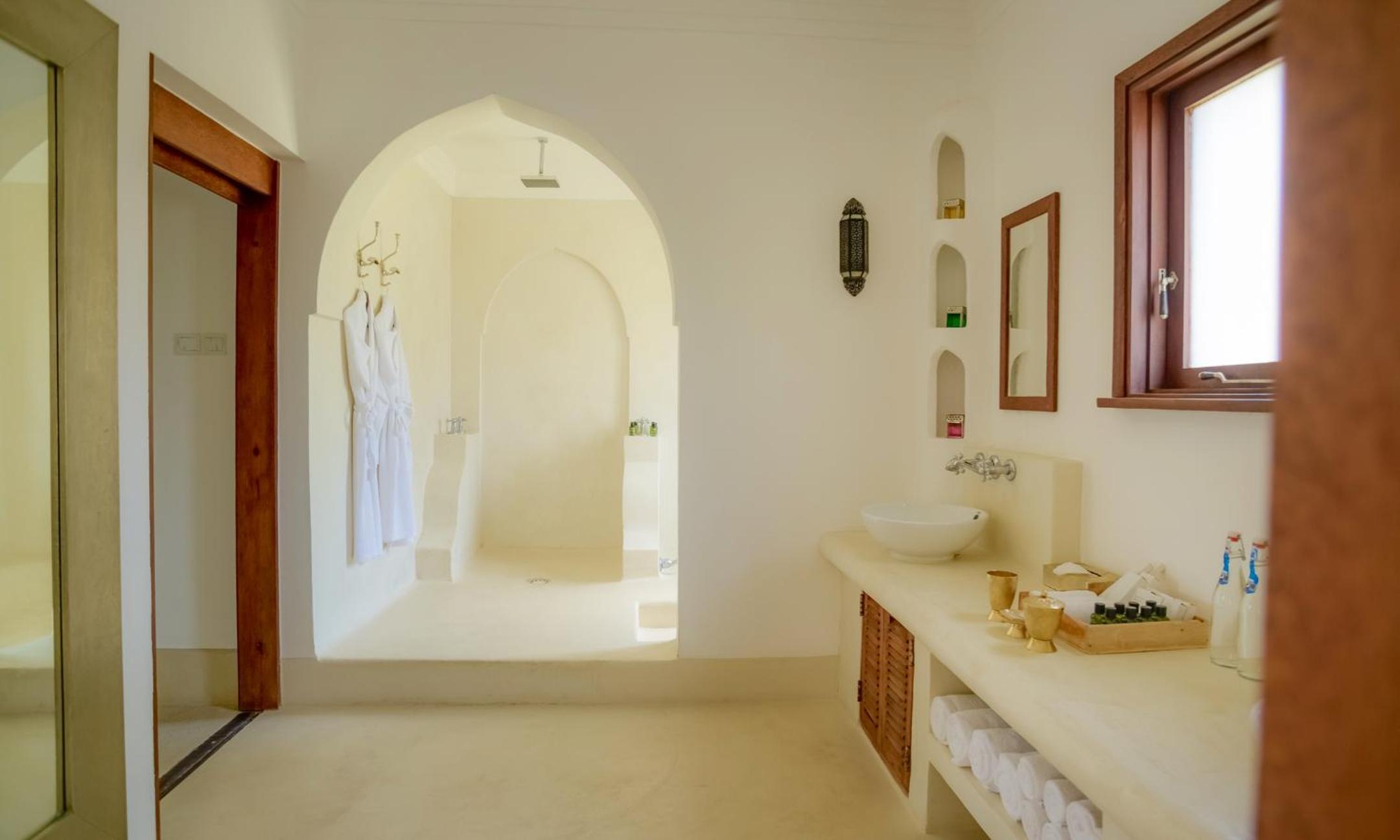 Executive Suite - Photo 5