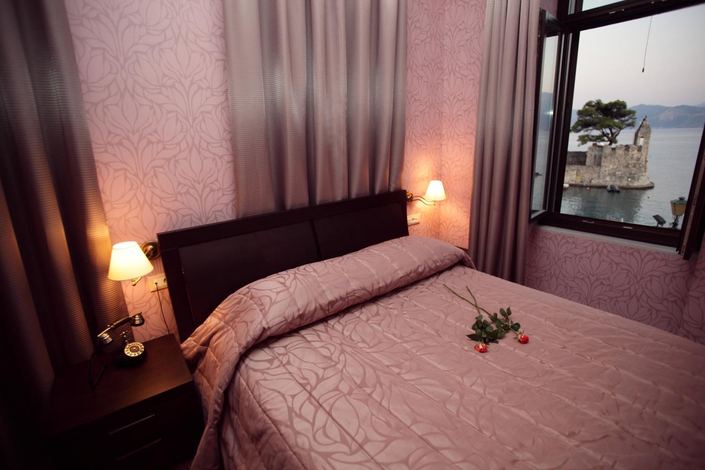 Double Room with Balcony and Sea View - Photo 2
