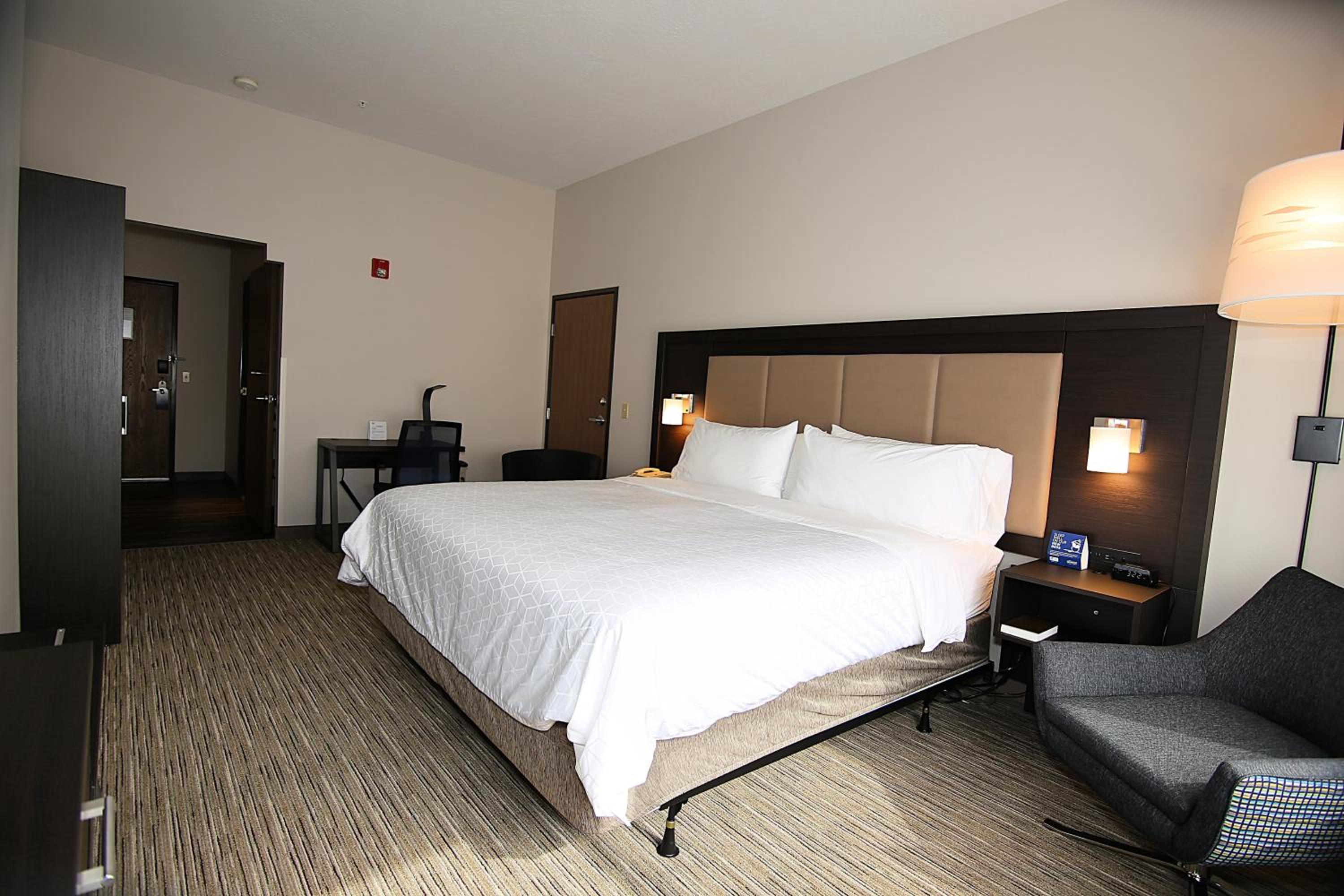 Standard King Room - Photo 1