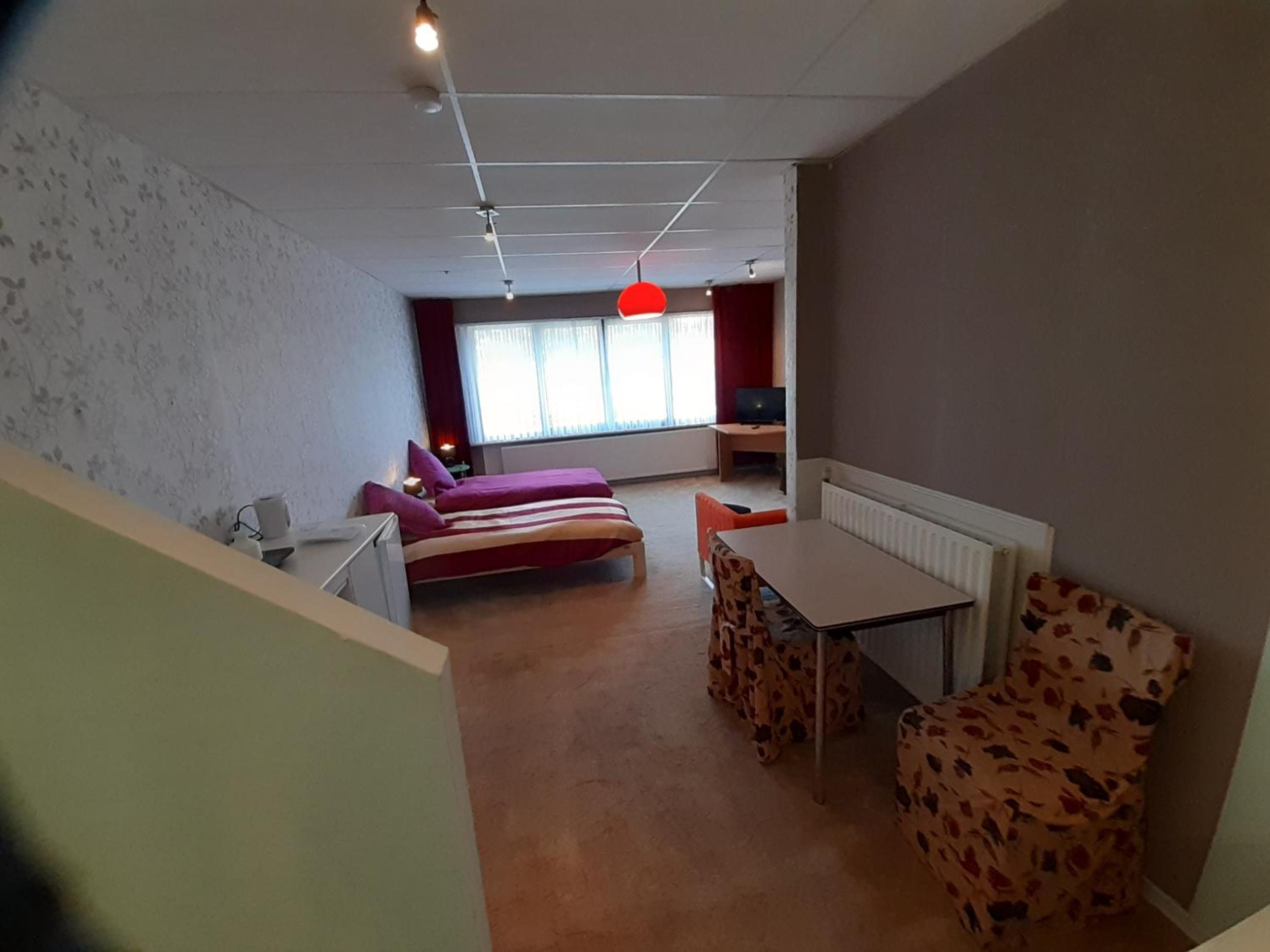 One-Bedroom Apartment - Photo 3