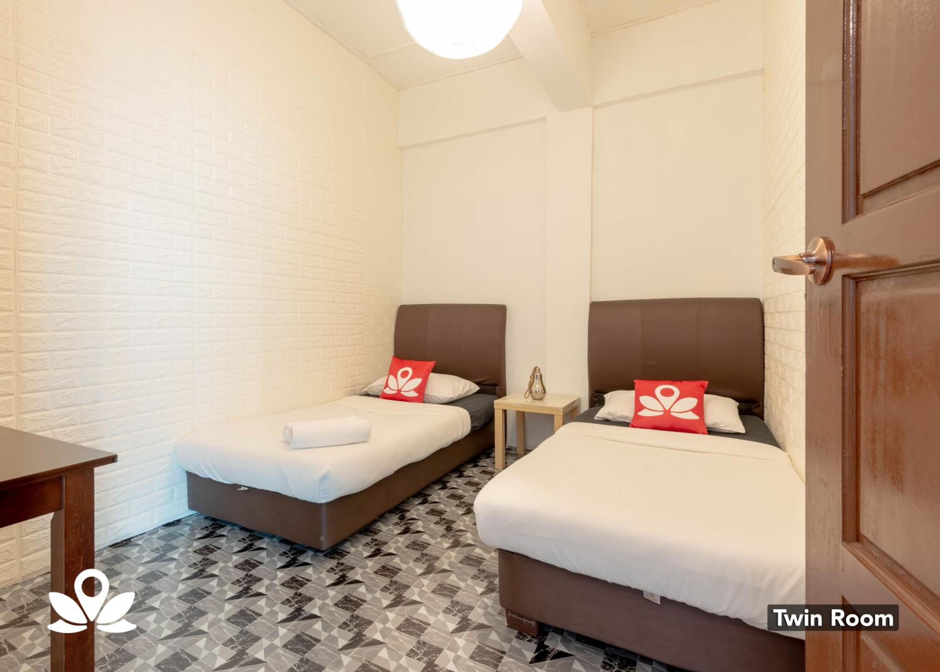 Twin Room with Shared Bathroom ( No window )  photo 2