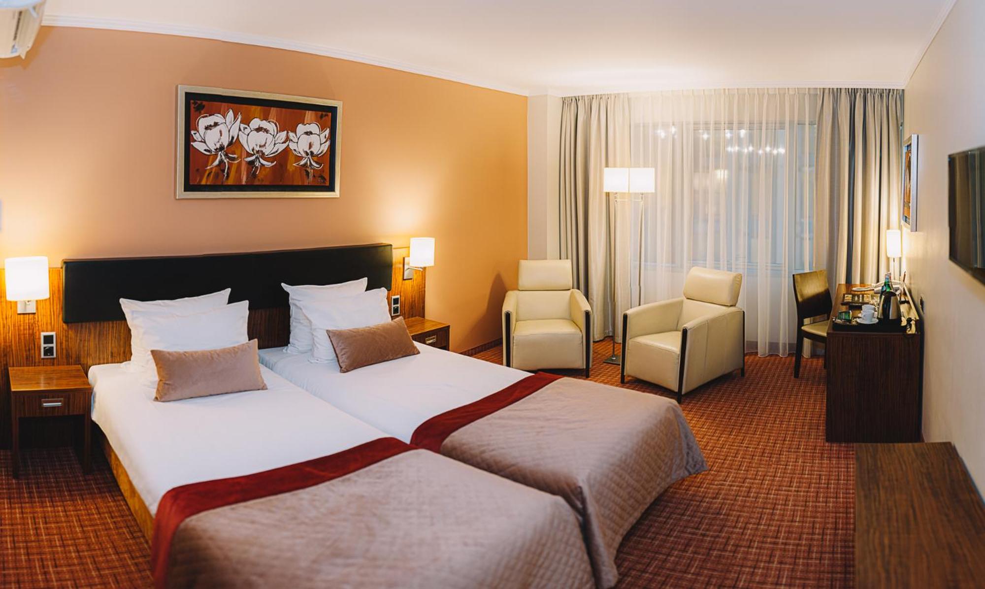 Standard Double or Twin Room with Atrium View