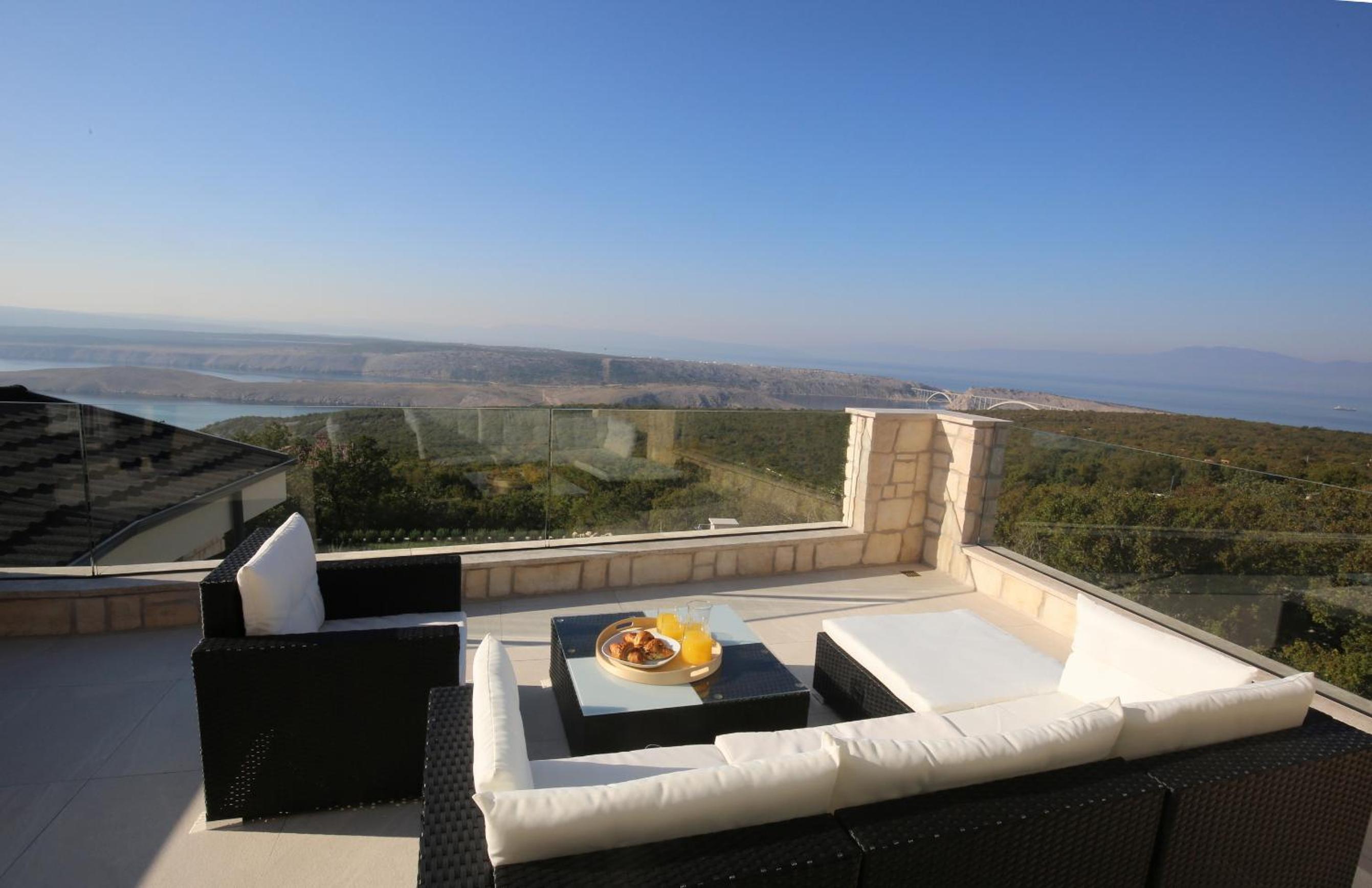 Villa photo 2