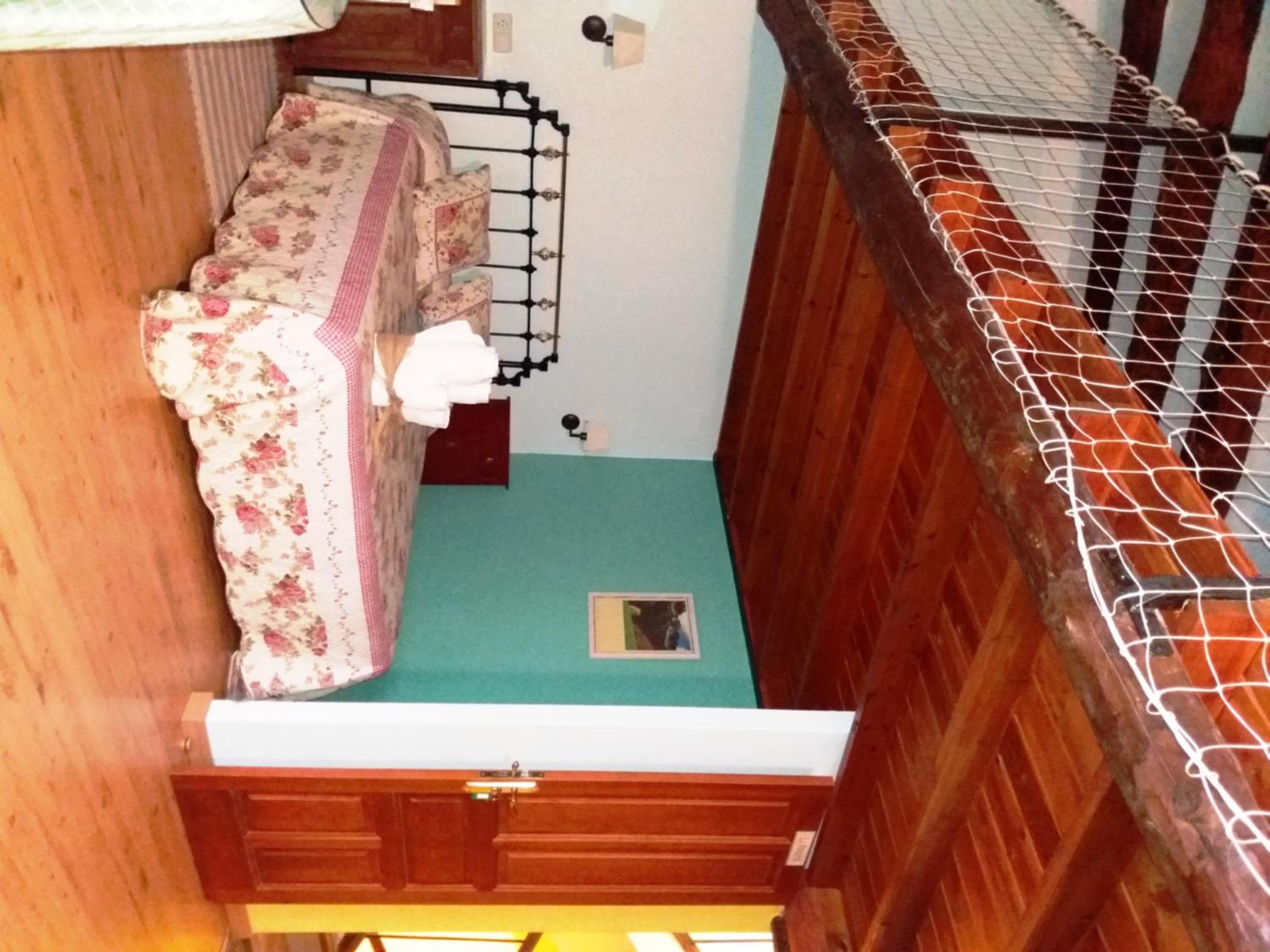 Family Room with Private Bathroom - Photo 2