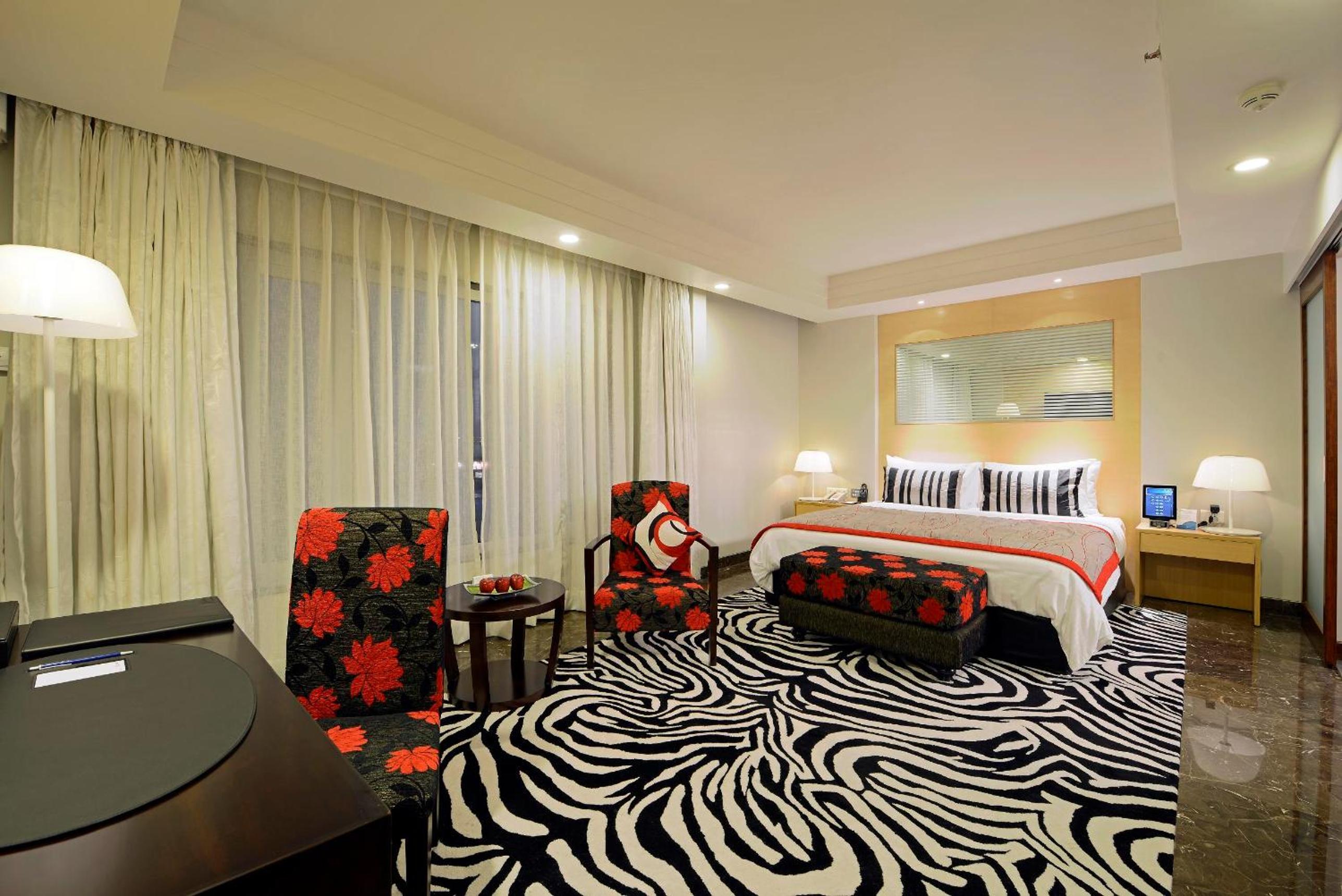 Junior Suite – 15% off on Food & Beverage services, Complimentary Laundry service for upto 2 clothing item(s) Junior Suite – 15% off on Food & Beverage services, Complimentary Laundry service for upto 2 clothing item(s)