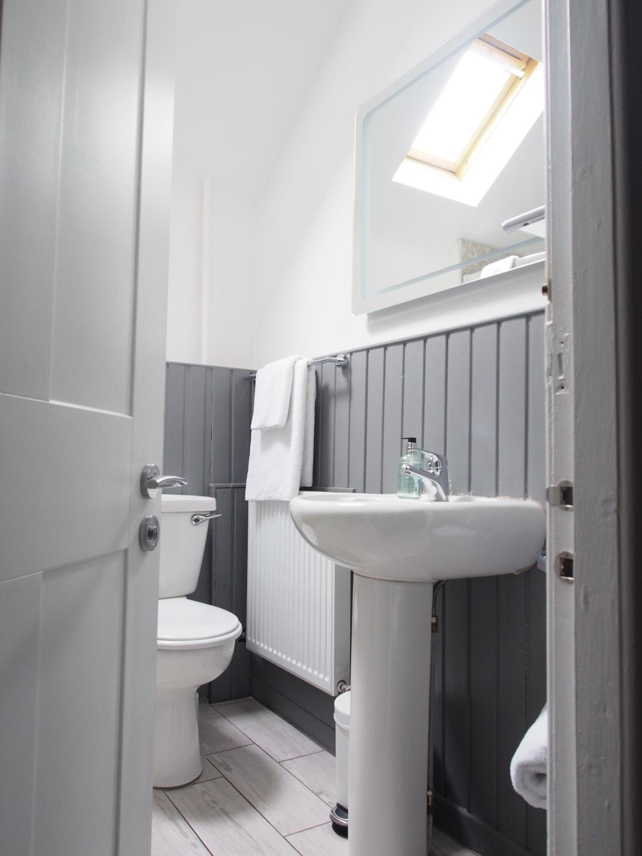 Deluxe Double Room with Shower photo 3