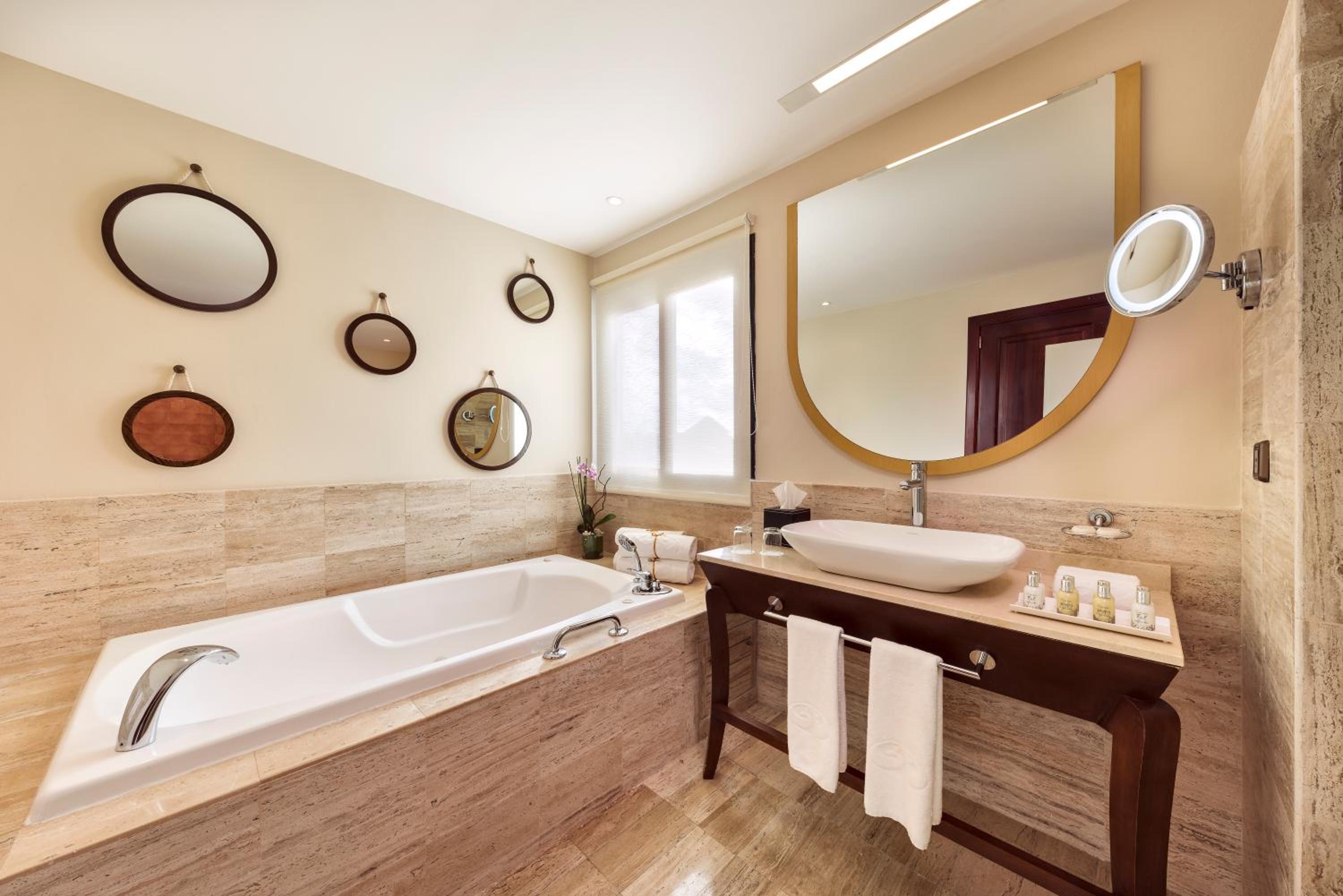 Junior Suite Beachside - Photo 5