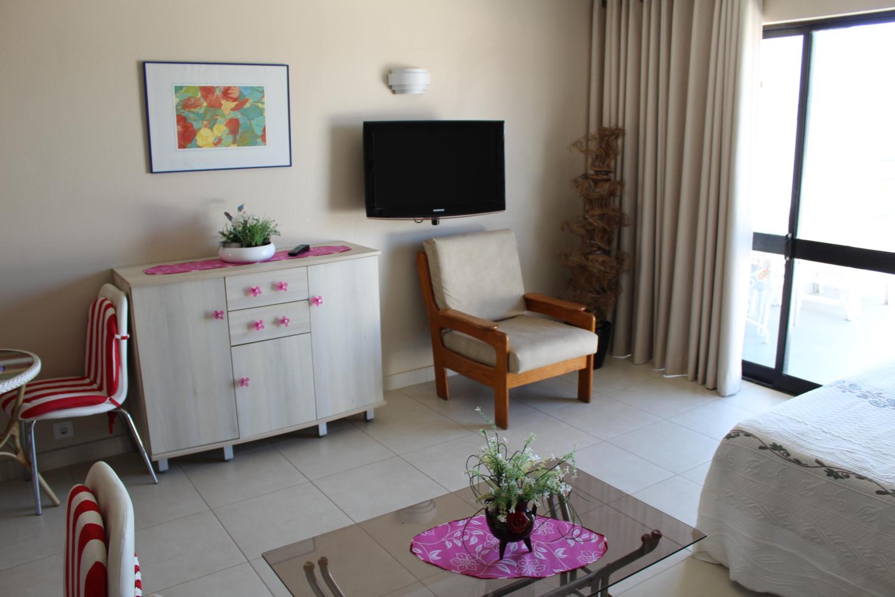 Superior One-Bedroom Apartment