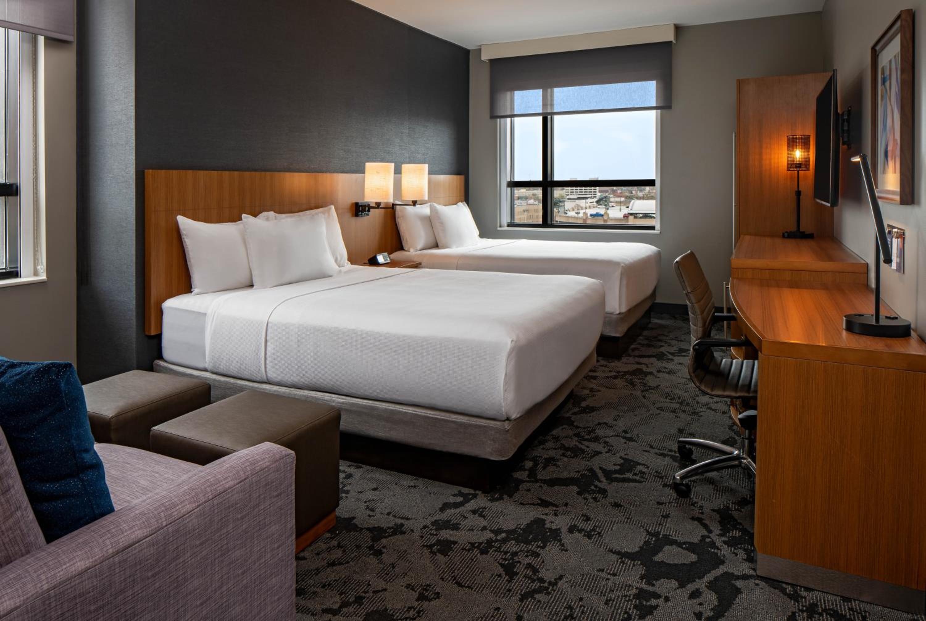 Queen Room with Two Queen Beds photo 3