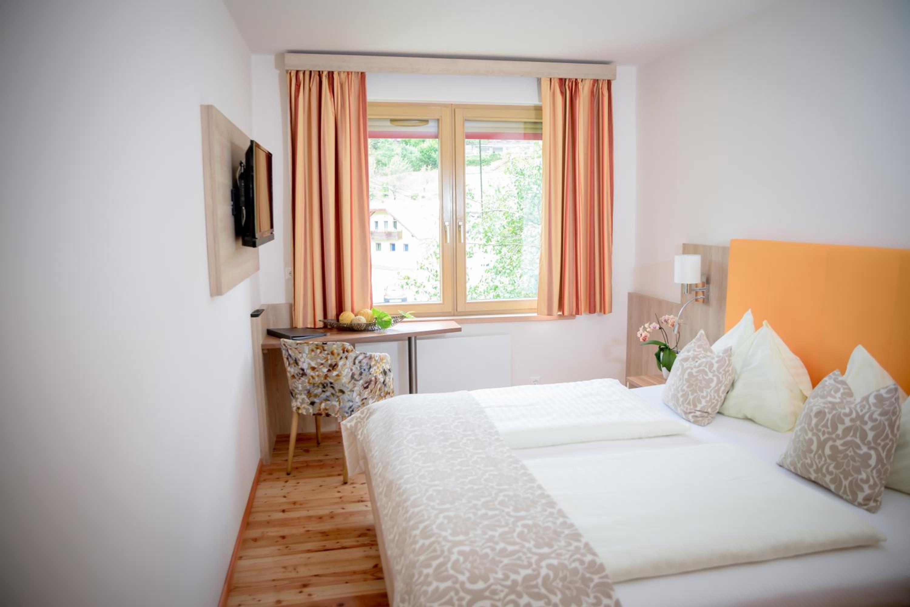 One-Bedroom Apartment with Balcony photo 1