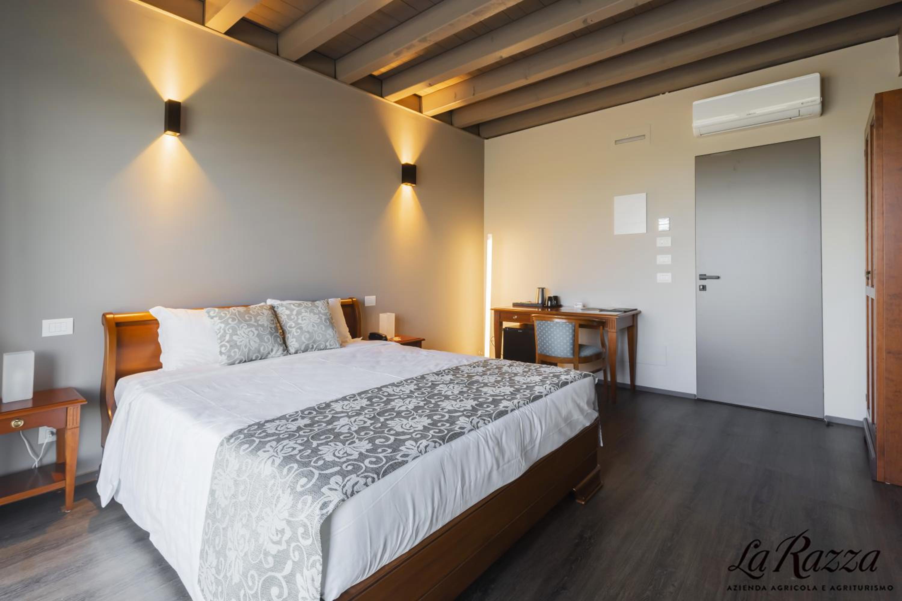 Superior Double Room - Photo 8