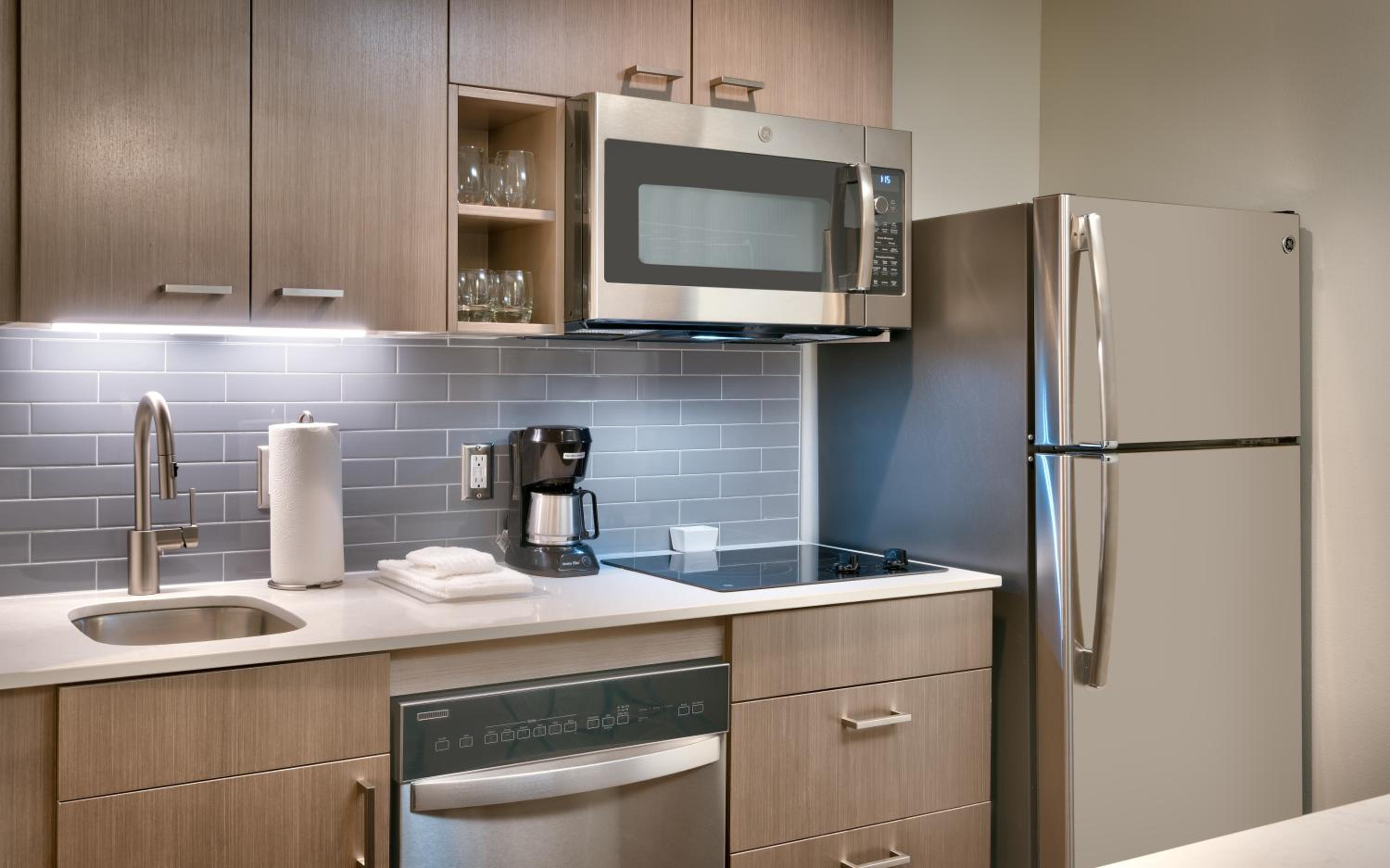 One-Bedroom King Suite with Sofa Bed and Kitchen - Photo 3