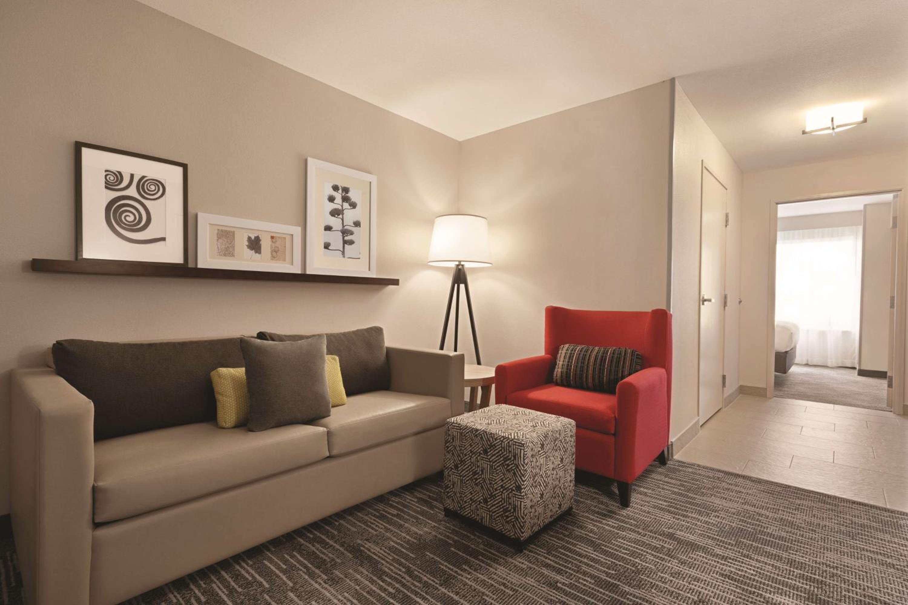 One-Bedroom Queen Suite - Non-Smoking - Photo 4