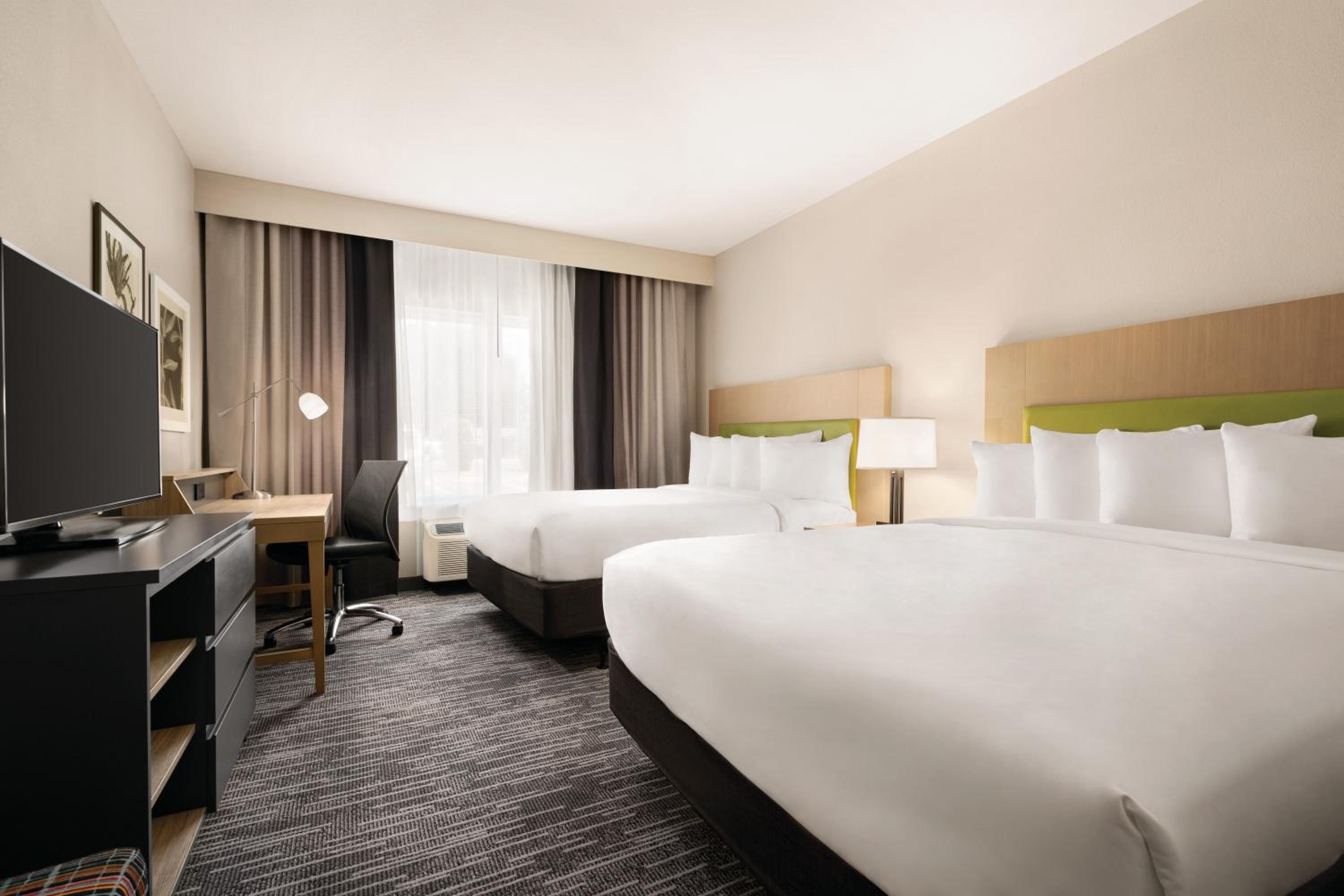 Queen Room with Two Queen Beds with Roll In Shower - Disability Access/Non-Smoking - Photo 3
