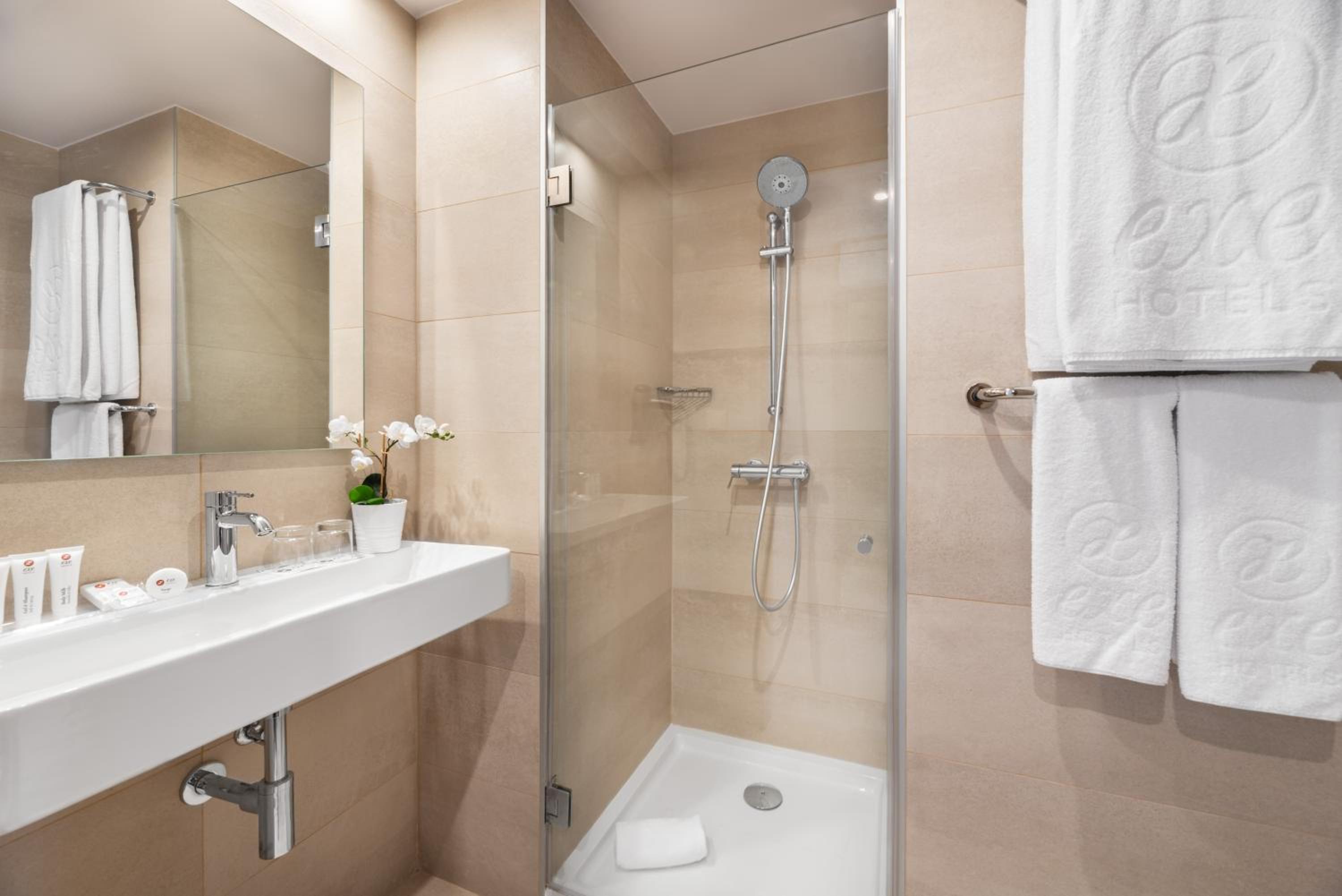 Double or Twin Room - Photo 14