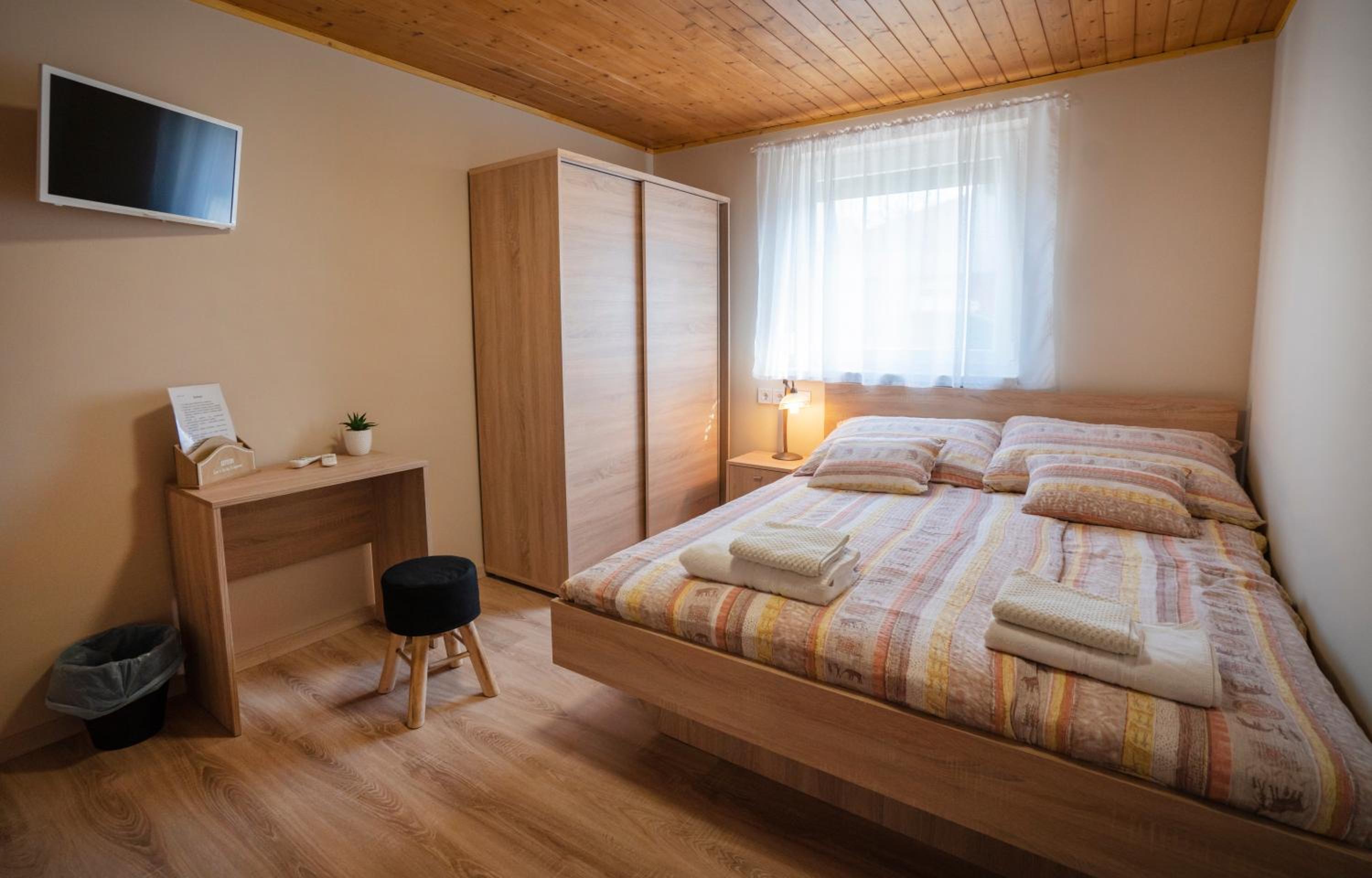 Double Room - Photo 8