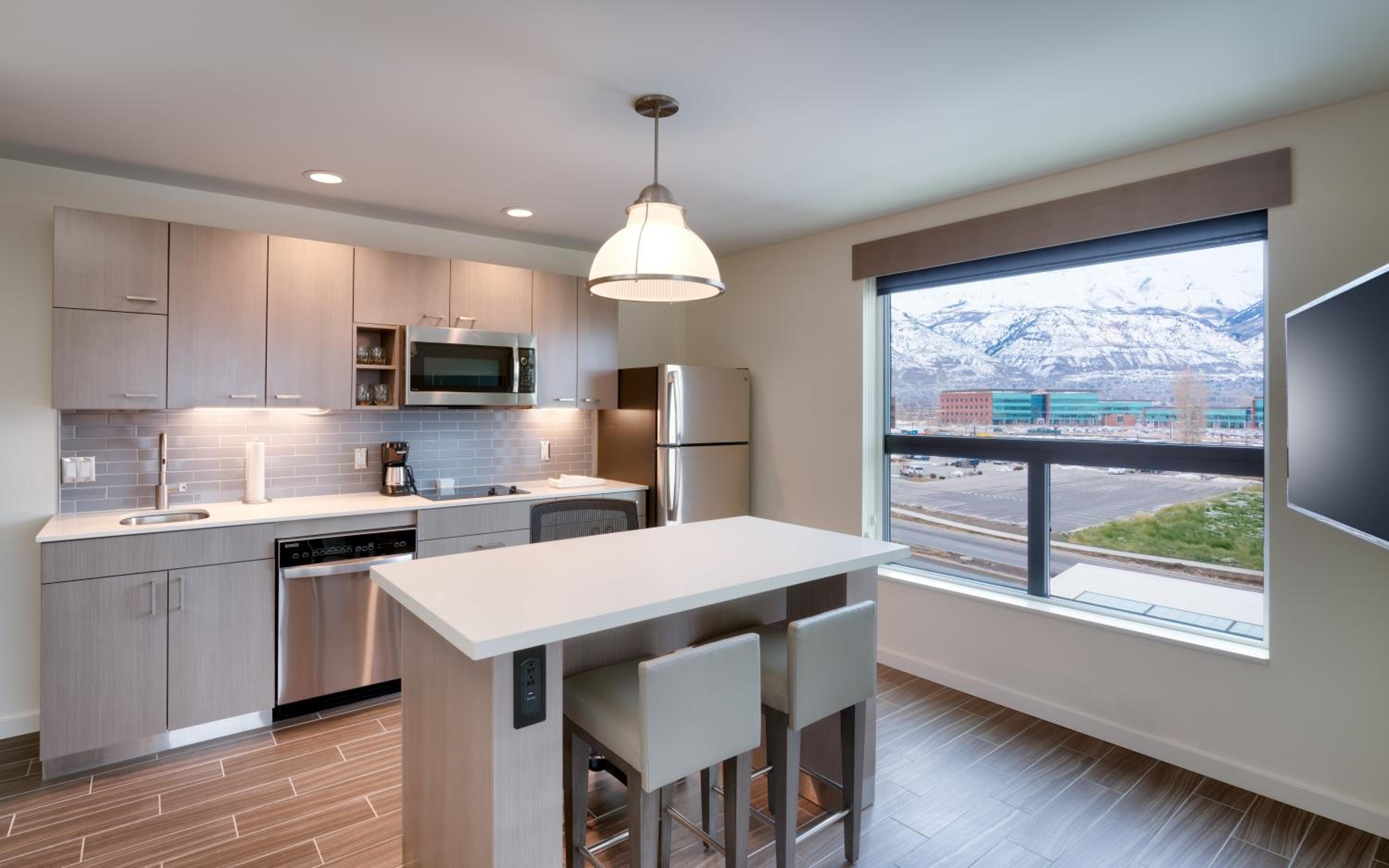 One-Bedroom Specialty King Suite with Kitchen - Photo 3