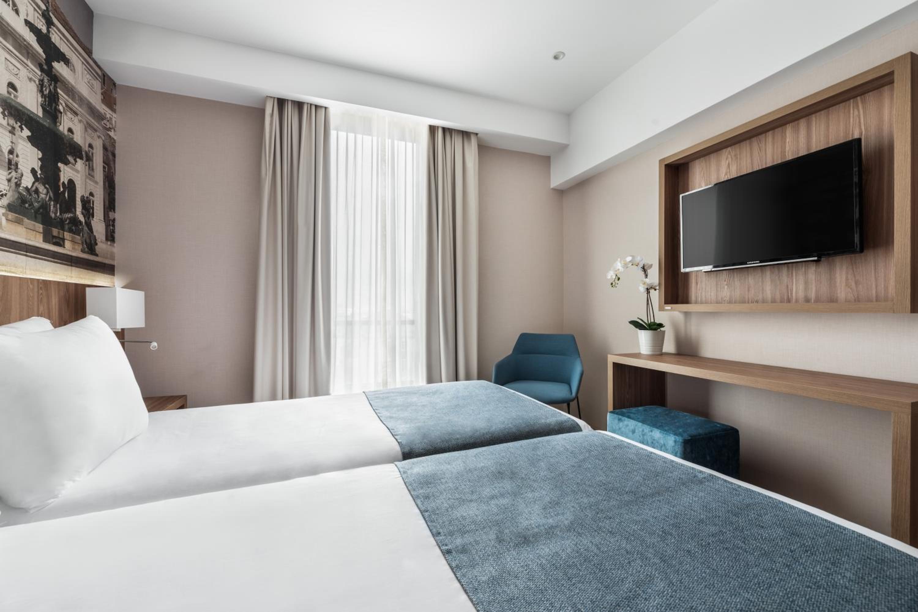 Double or Twin Room - Photo 5