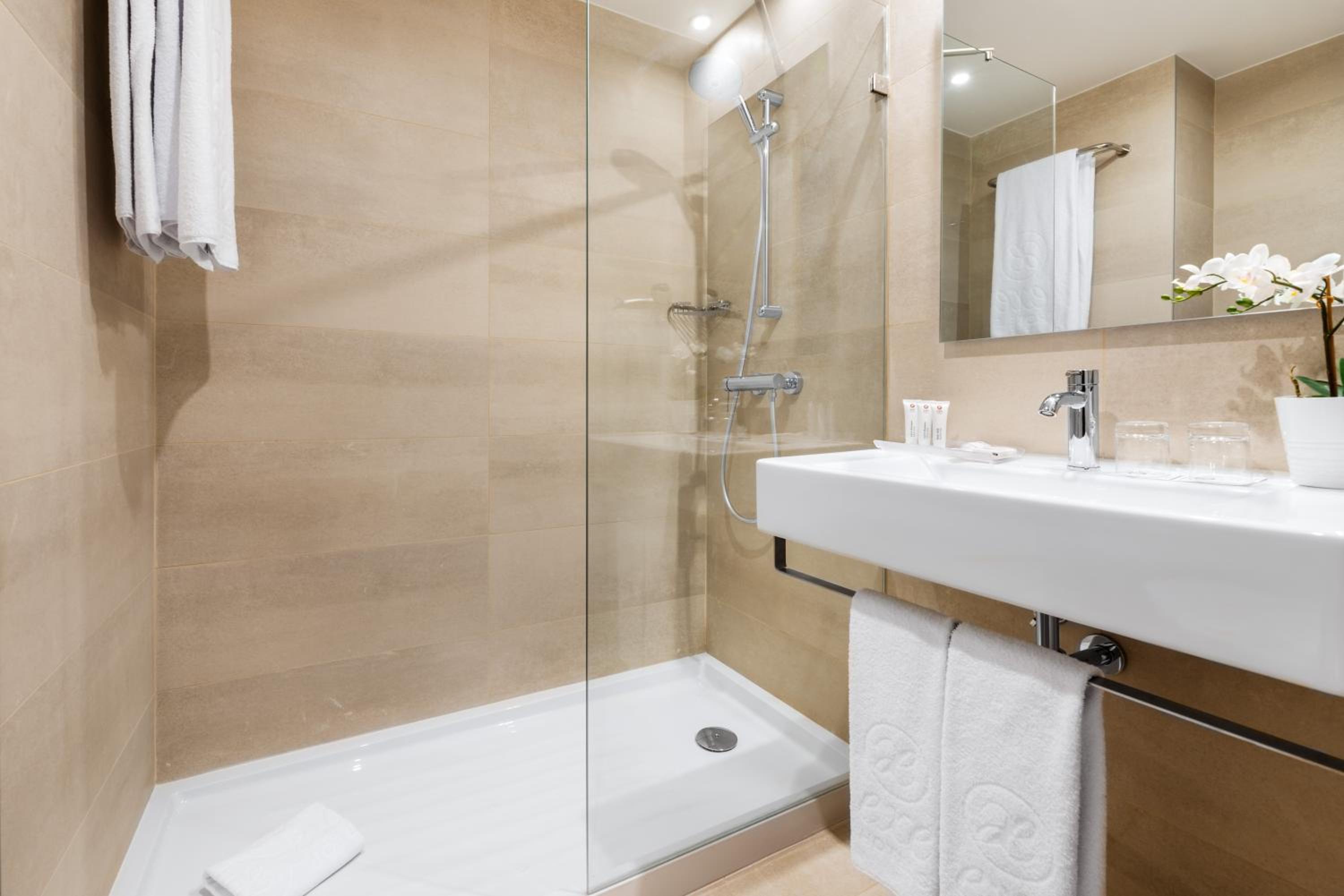 Double or Twin Room - Photo 21