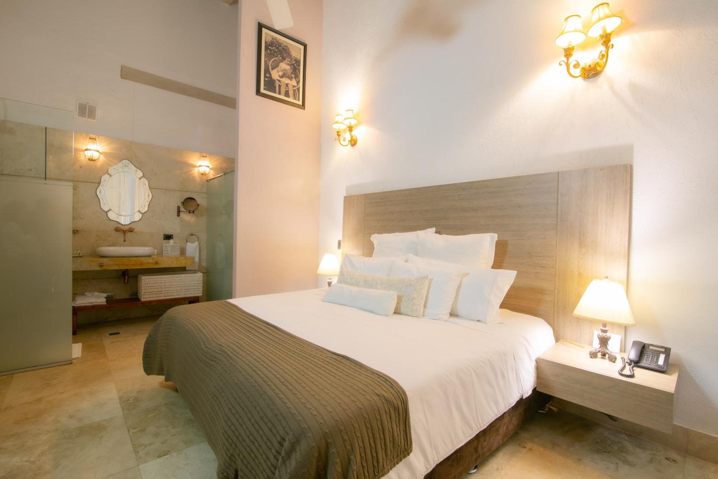 Superior King Room photo 2