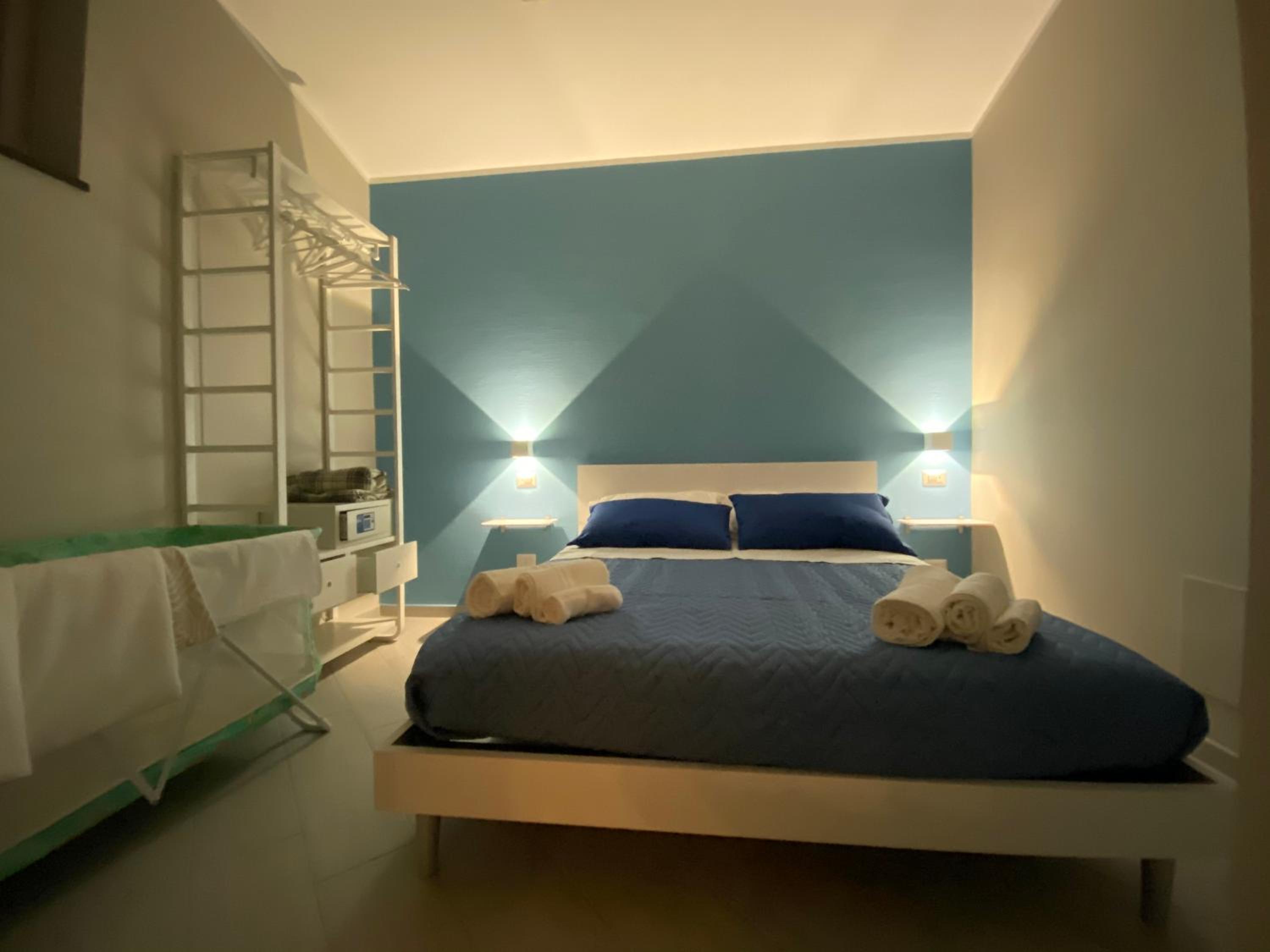 Quadruple Room with Private Bathroom - Photo 5