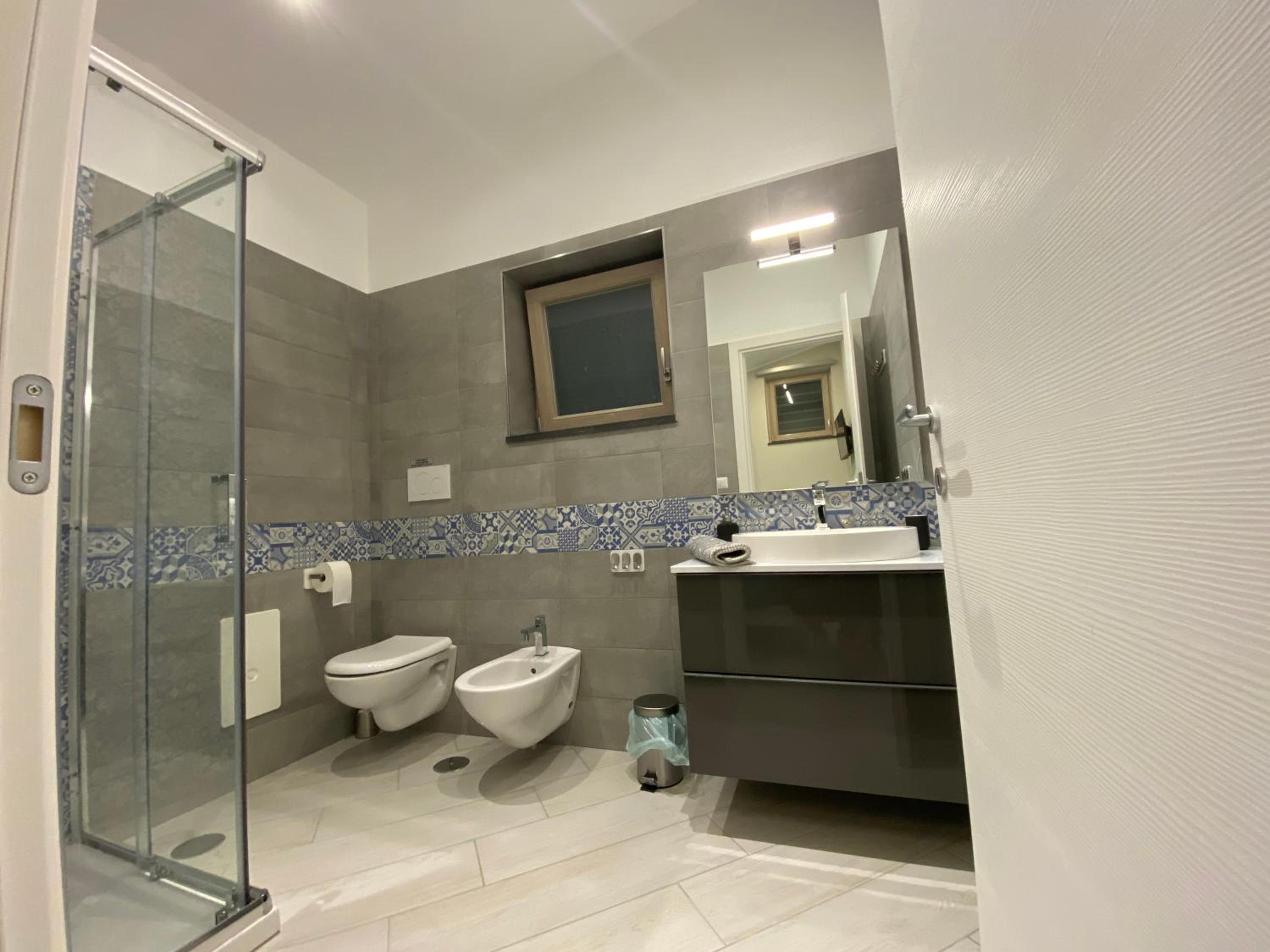 Quadruple Room with Private Bathroom - Photo 6
