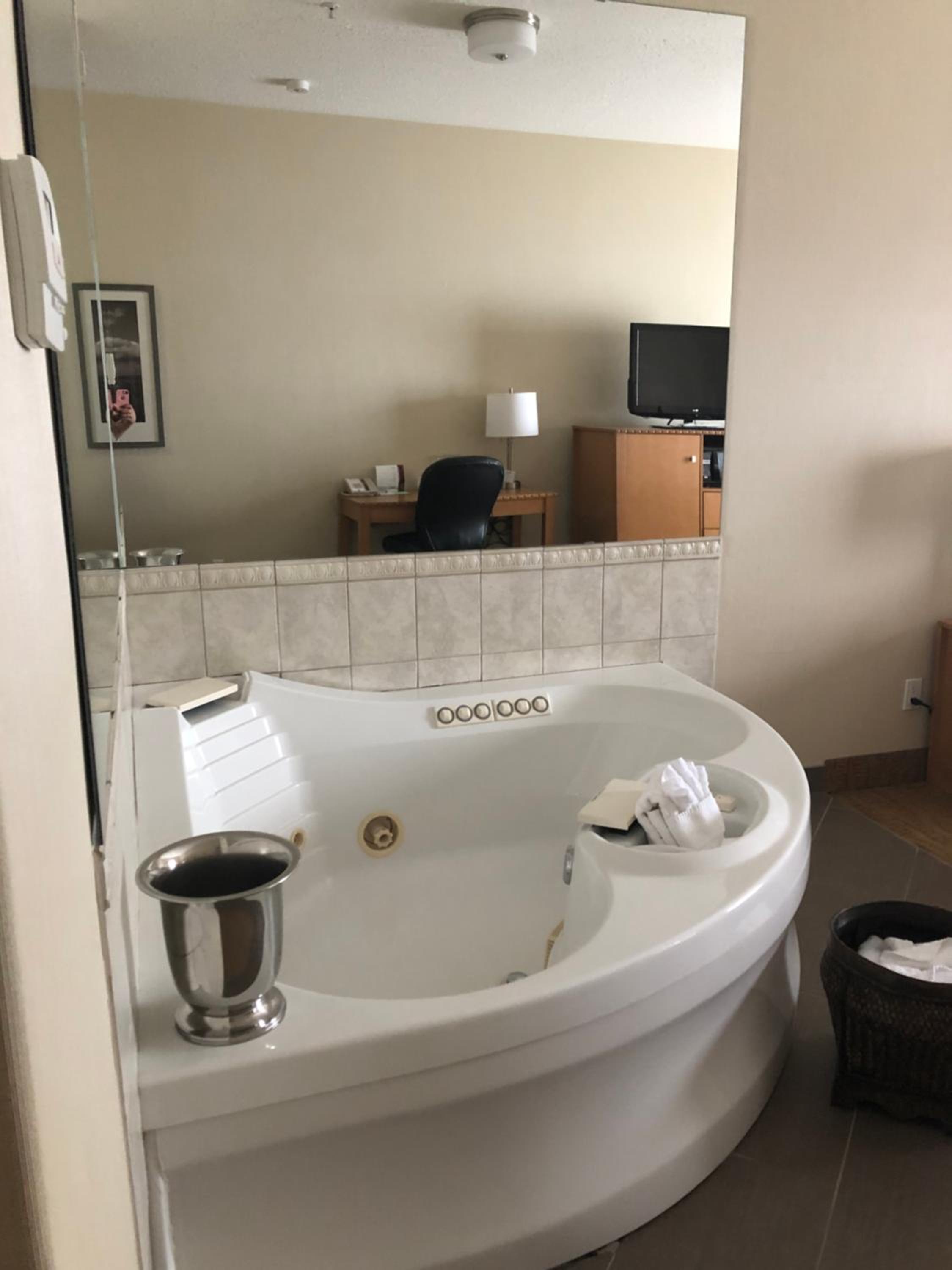 King Room - No Pets Allowed/Non-Smoking - Photo 6