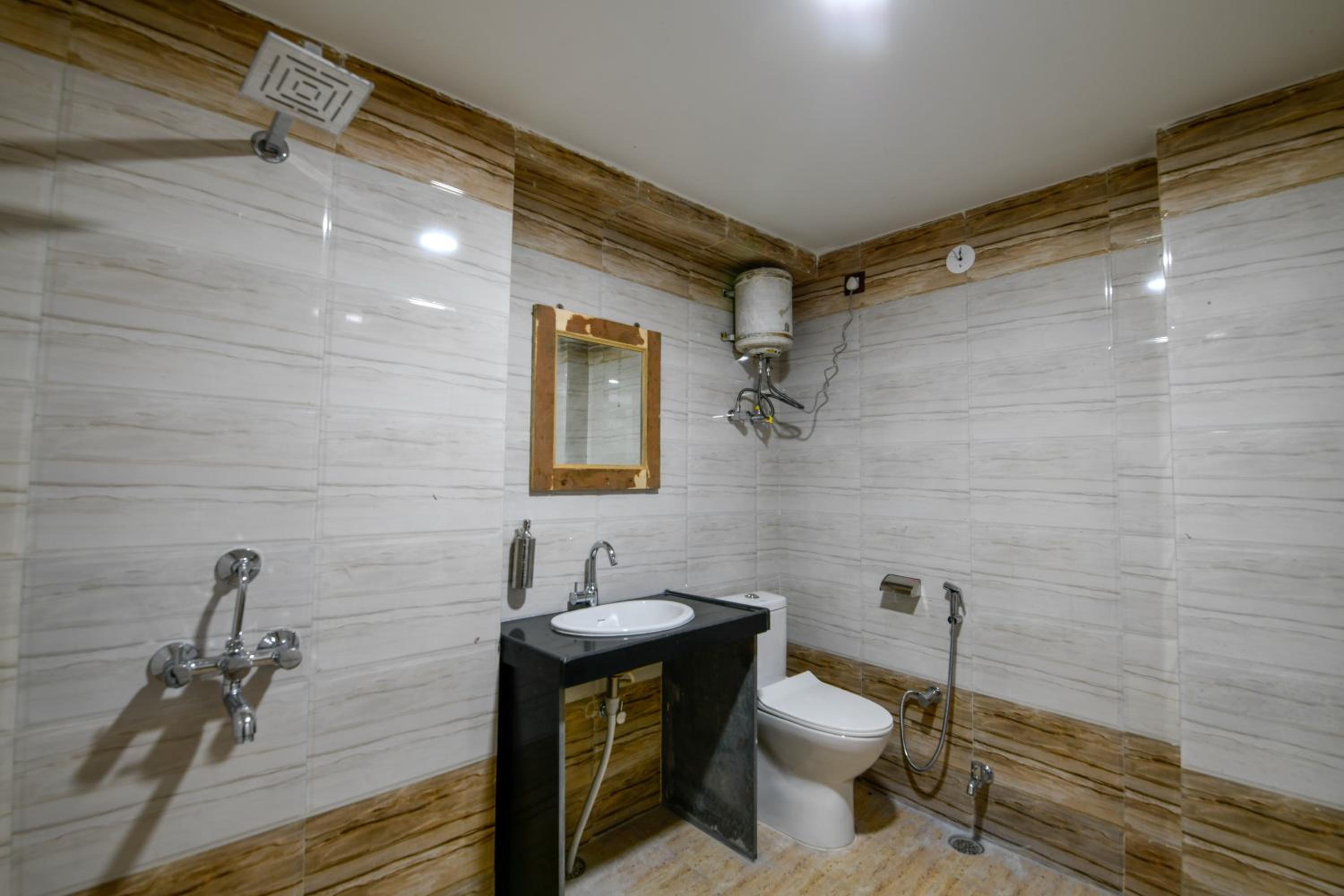 Double Room with Shared Bathroom photo 3