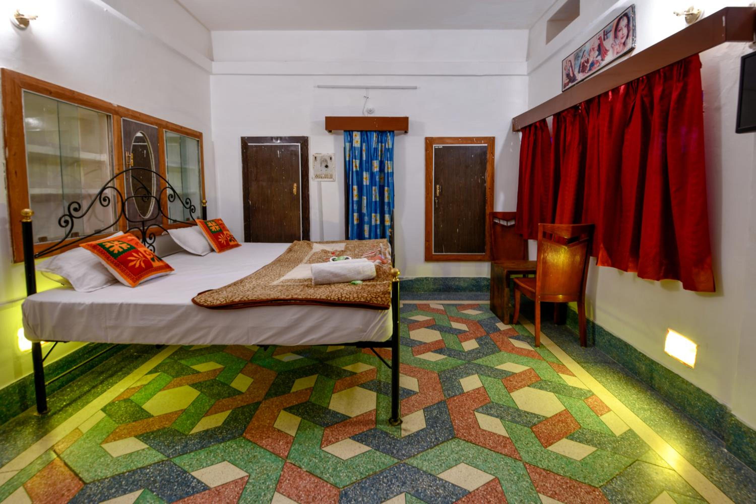 Double Room with Shared Bathroom photo 1