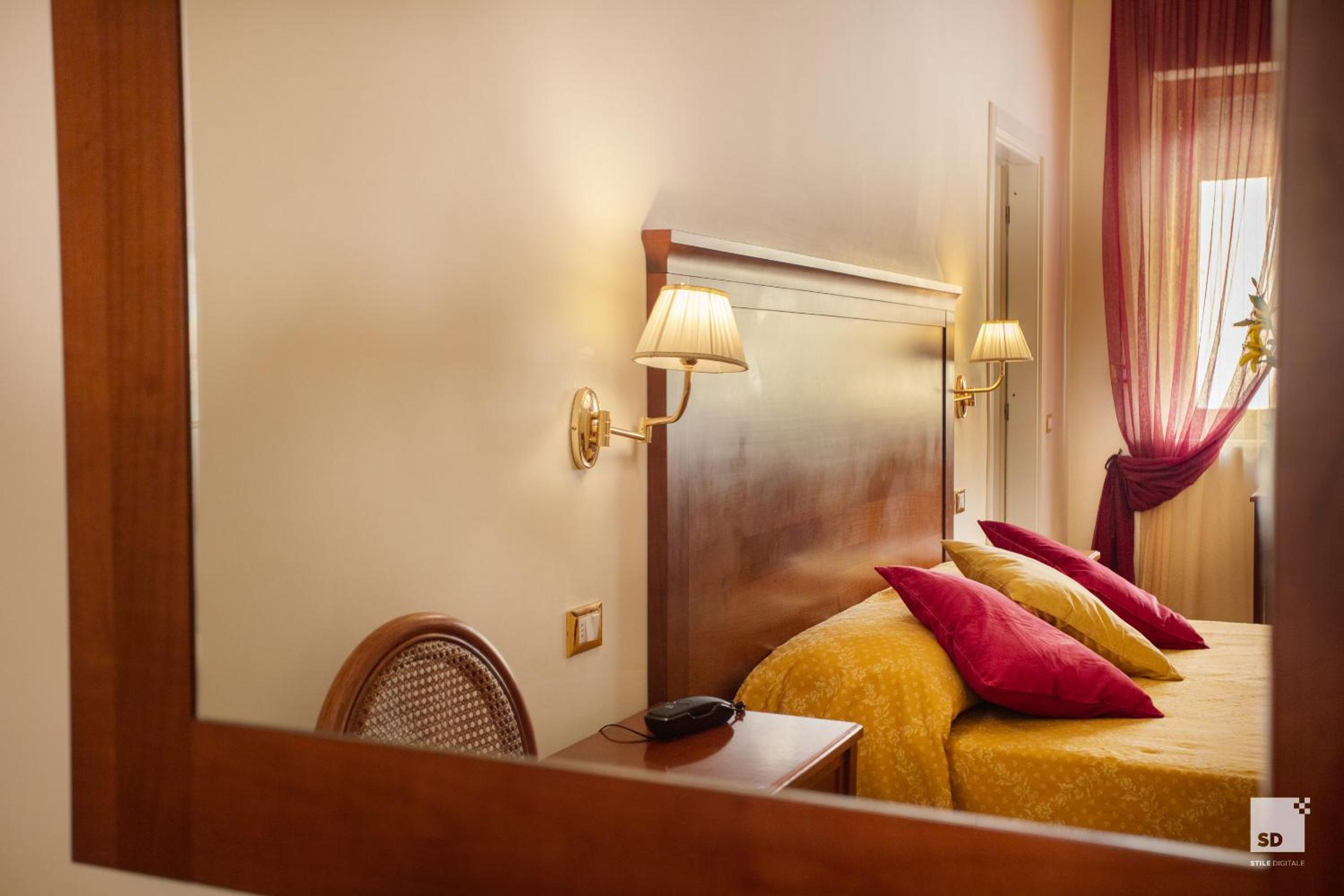 Double Room - Photo 9