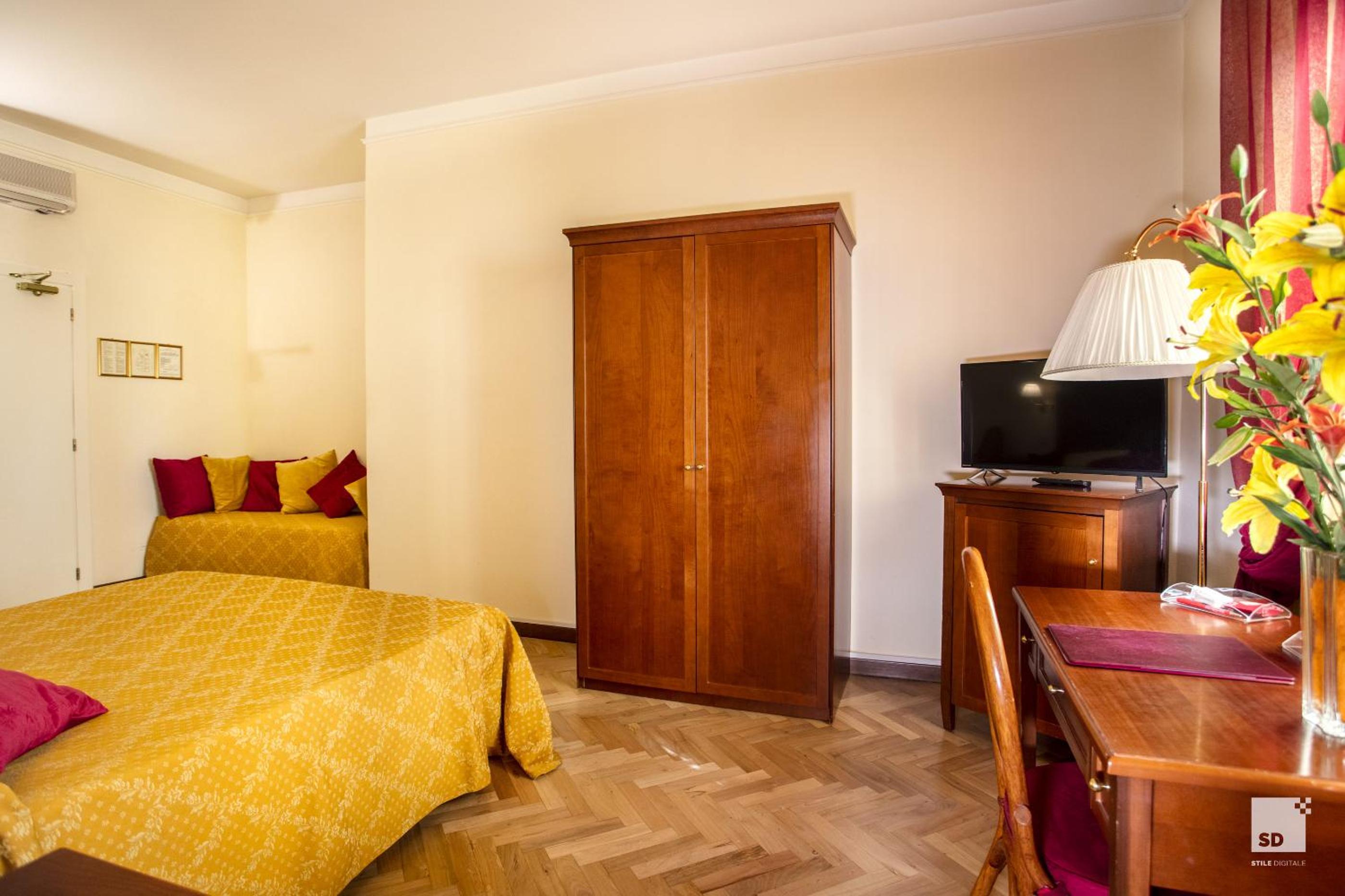 Double Room - Photo 8