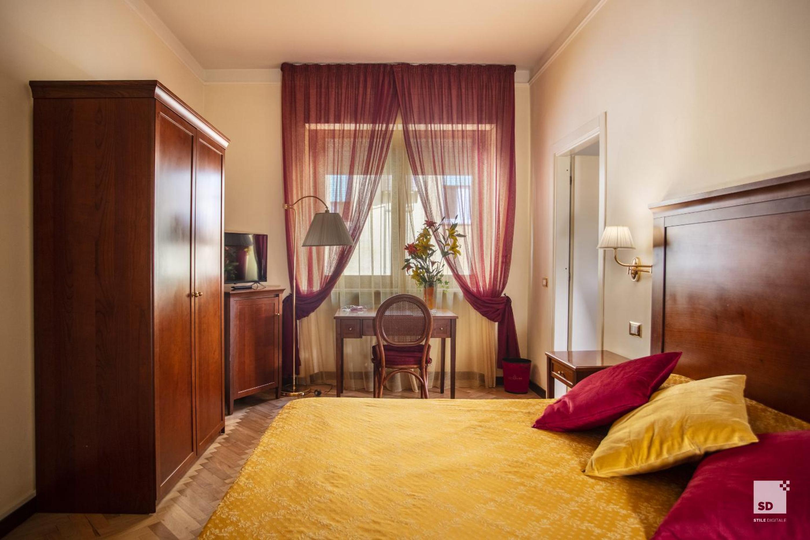 Double Room - Photo 5