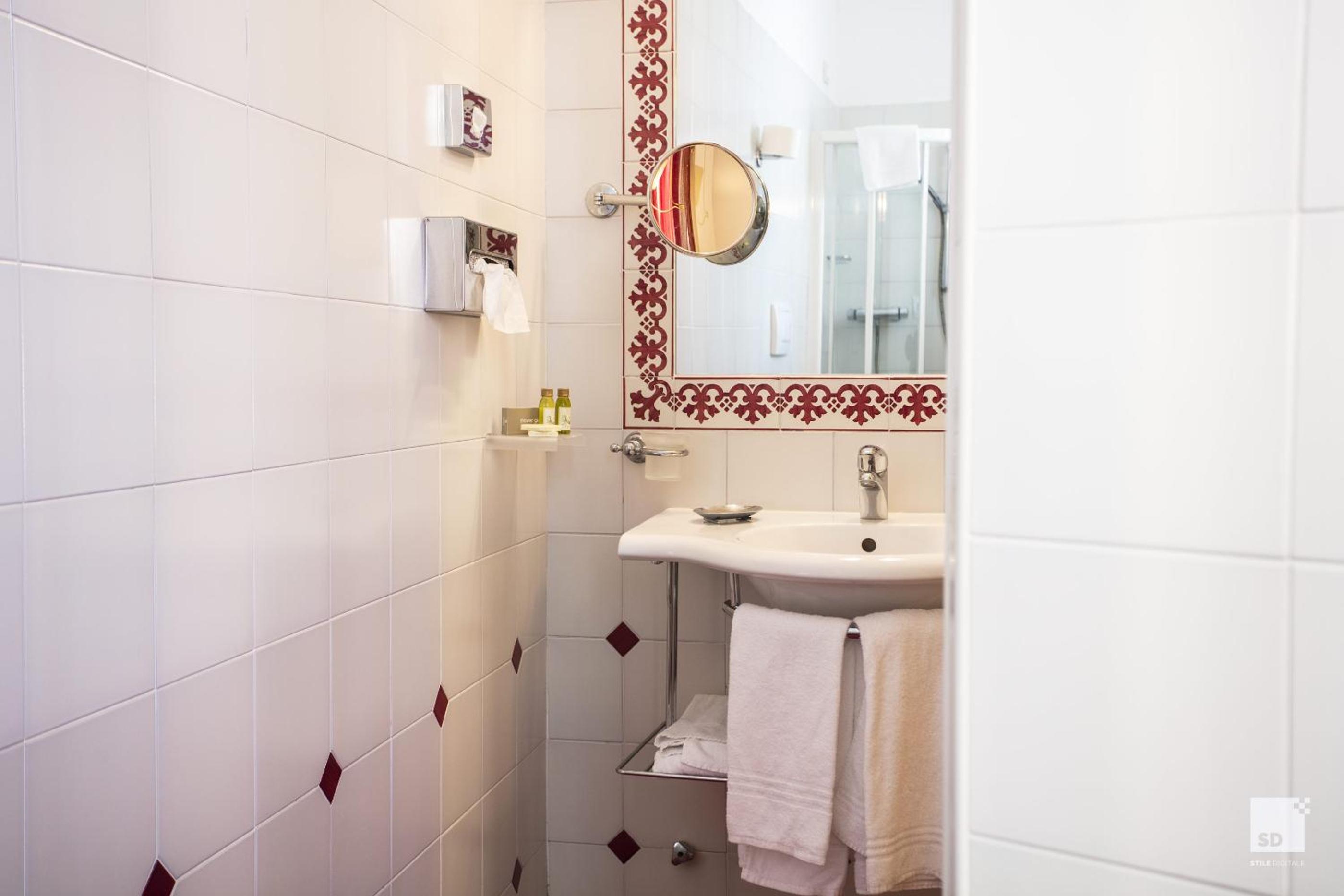 Double Room - Photo 6