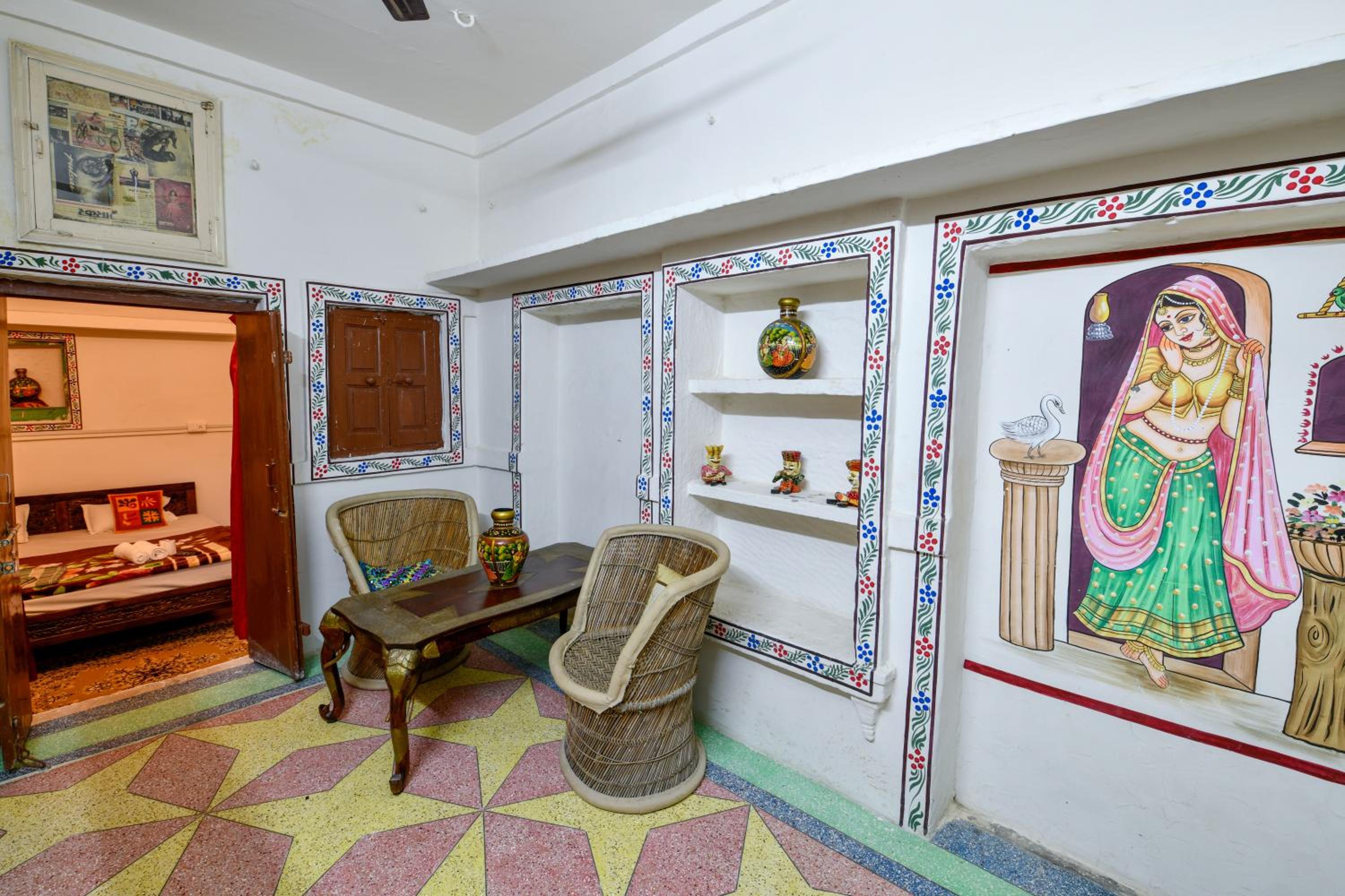 Queen Room photo 2