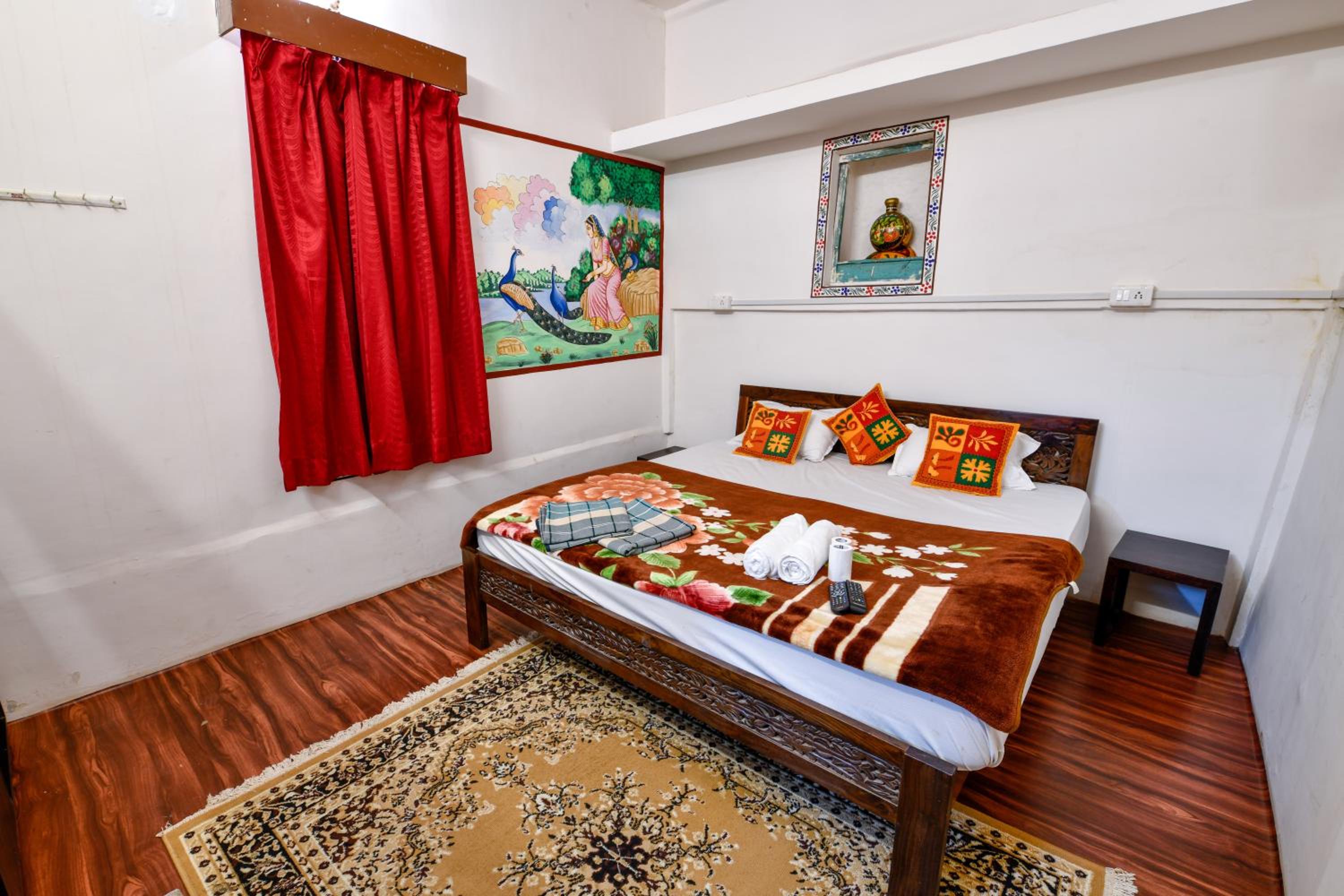 Queen Room photo 1