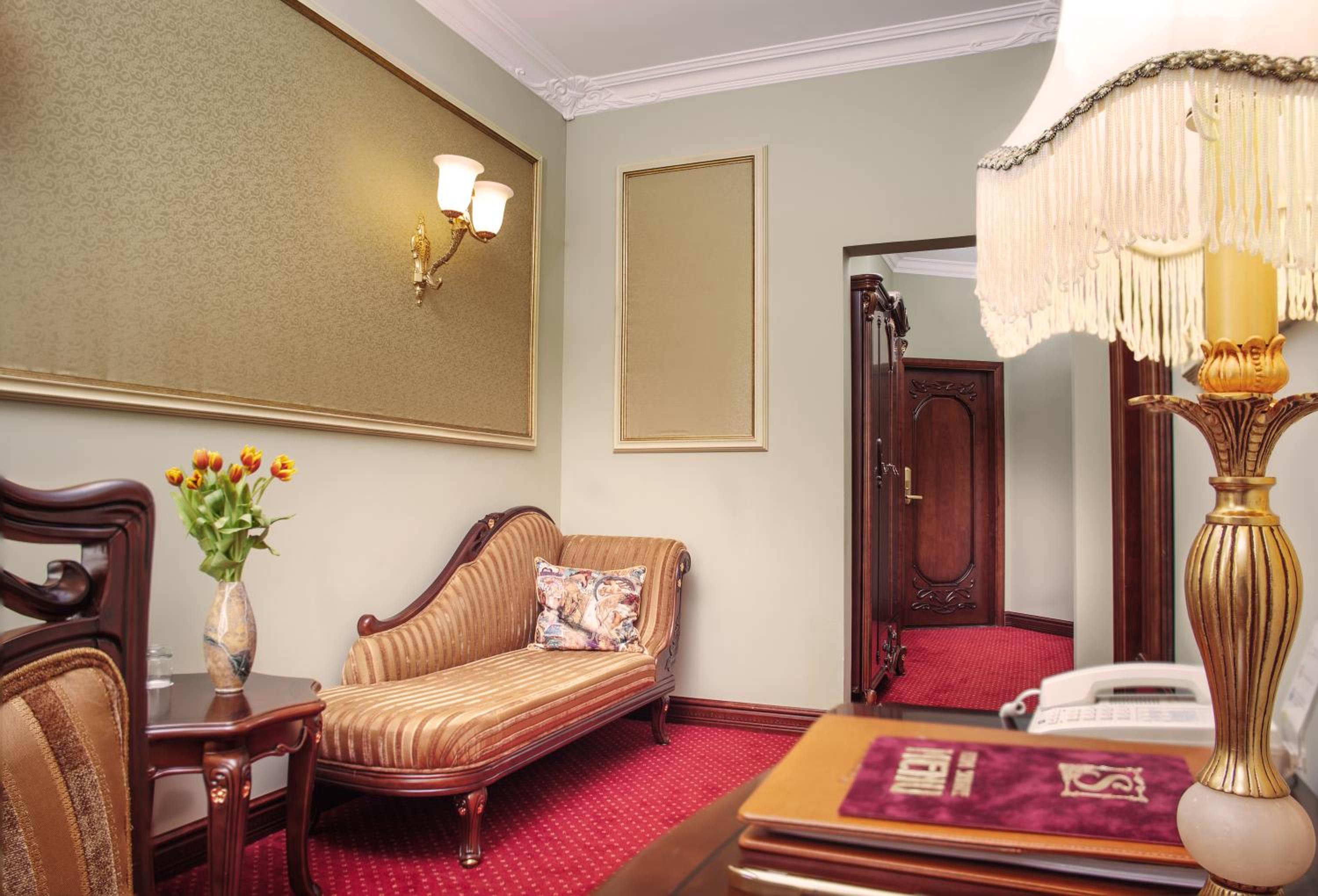 Deluxe Room - Photo 3