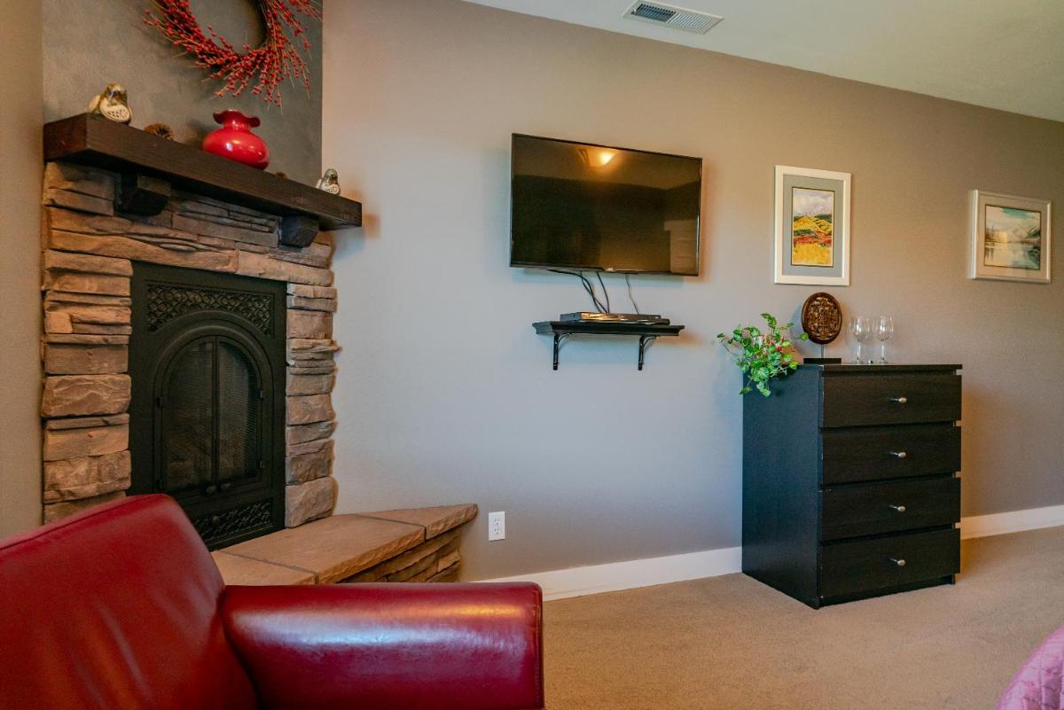 King Suite with Spa Bath photo 2