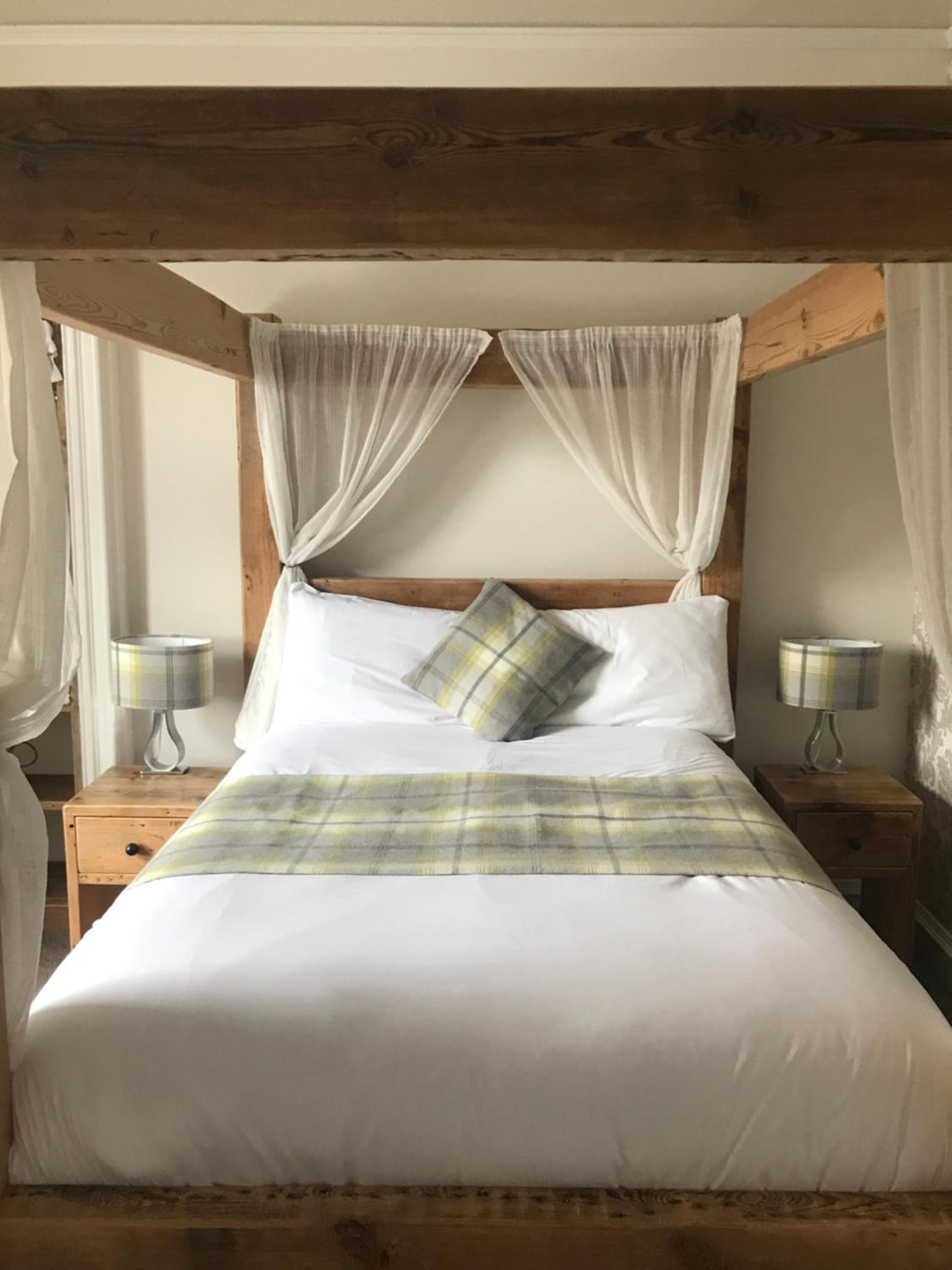 Deluxe Double Four Poster Room with Shower