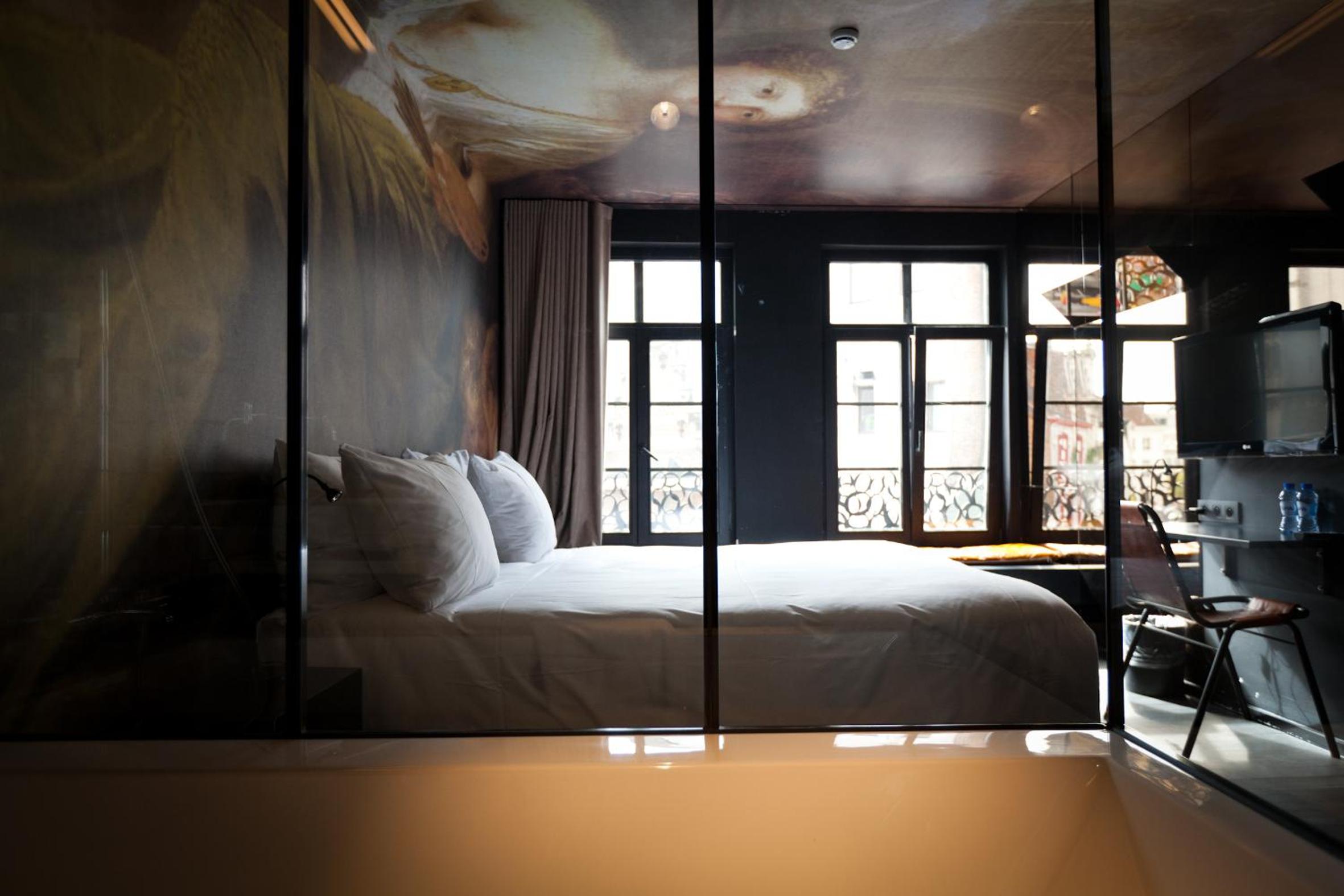 Deluxe Double Room with bath and Cathedral View - Photo 3
