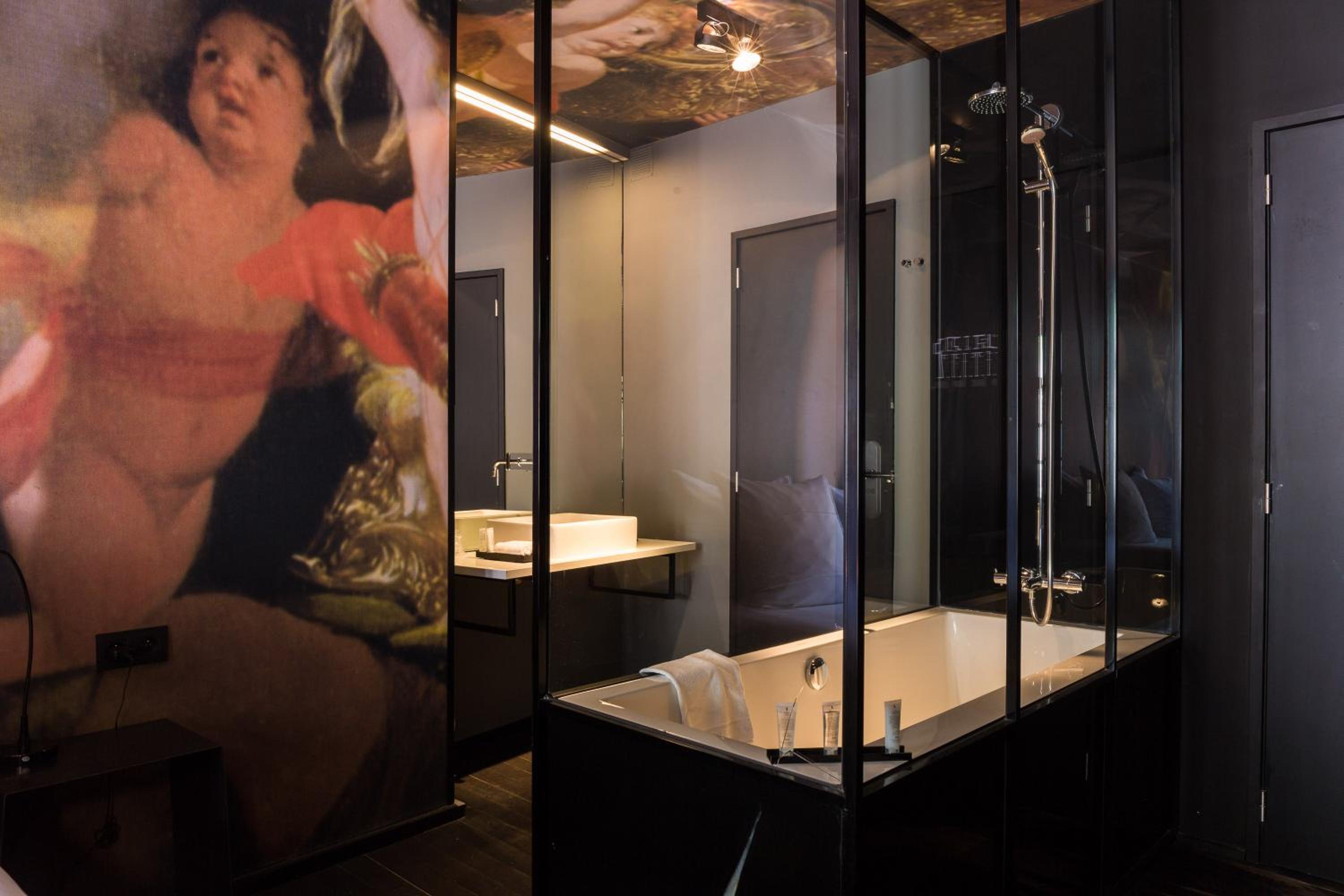 Deluxe Double Room with bath and Cathedral View - Photo 20